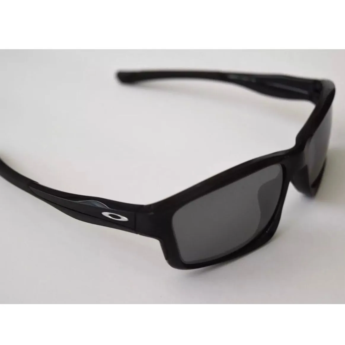 Oakley Chainlink Matte Black Frame Gray Polarized Lens 009247-15 57 17 138  T NIB Elevate your styl · Whatnot: Shop, Sell, Connect