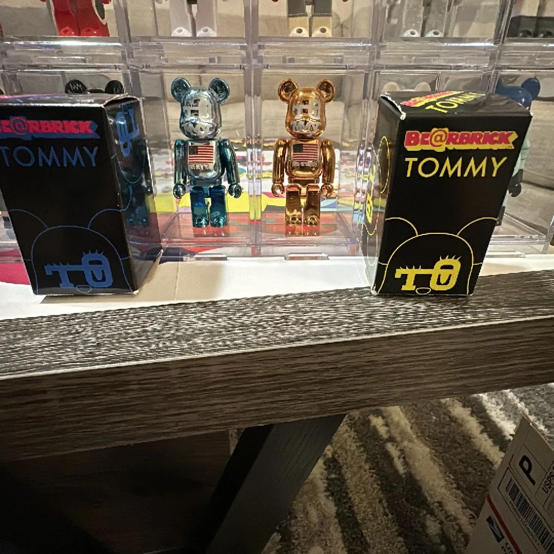 Tommy Hilfiger 100% Bearbrick set · Whatnot: Buy, Sell & Go Live