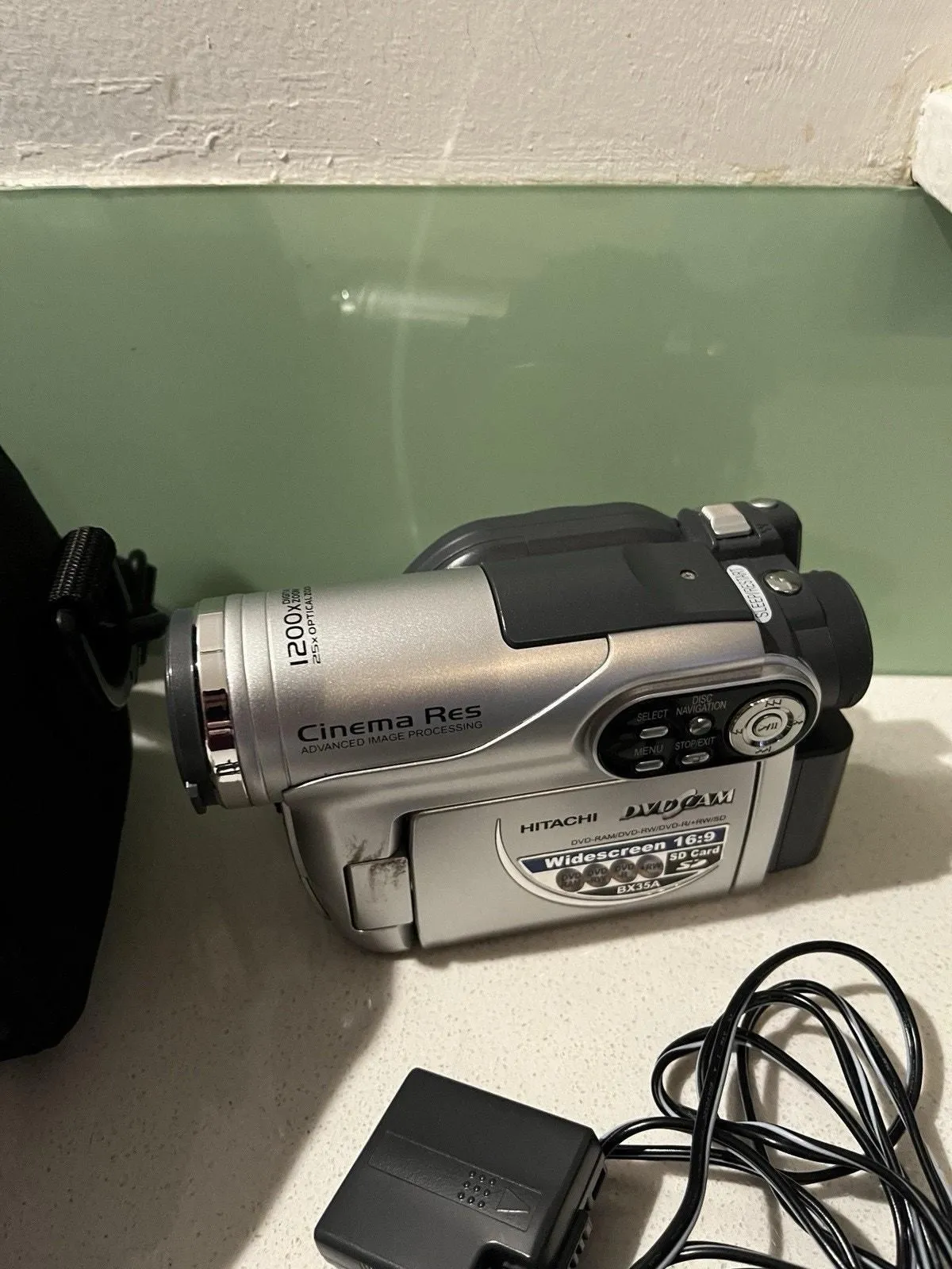 Hitachi DZ-BX35A DVD Camcorder 25x With Battery Charger Carrying