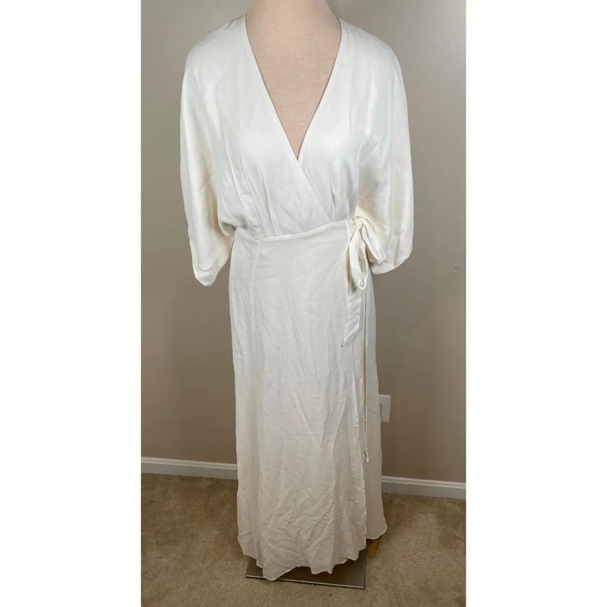 reformation winslow dress ivory Reformation winslow dress ivory color New with