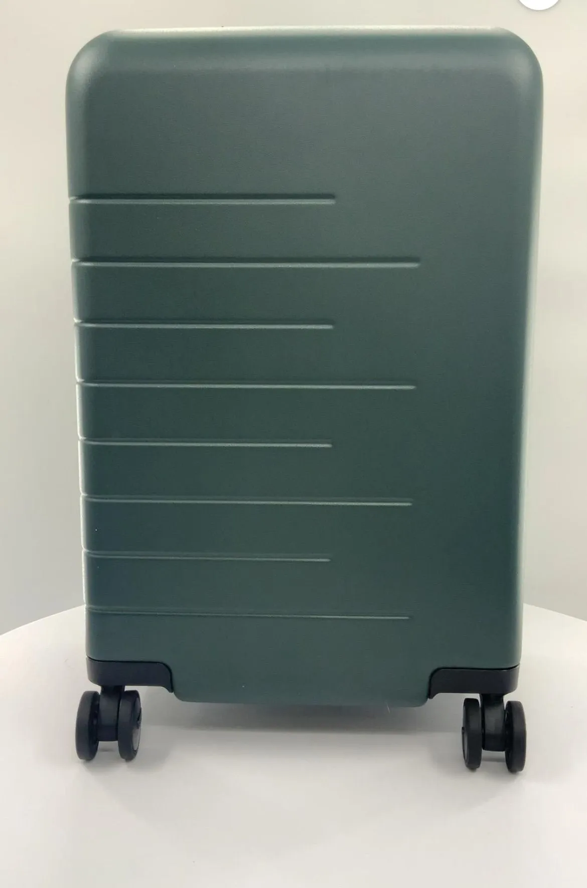 Quince Carry-On Hard Shell Suitcase - 21