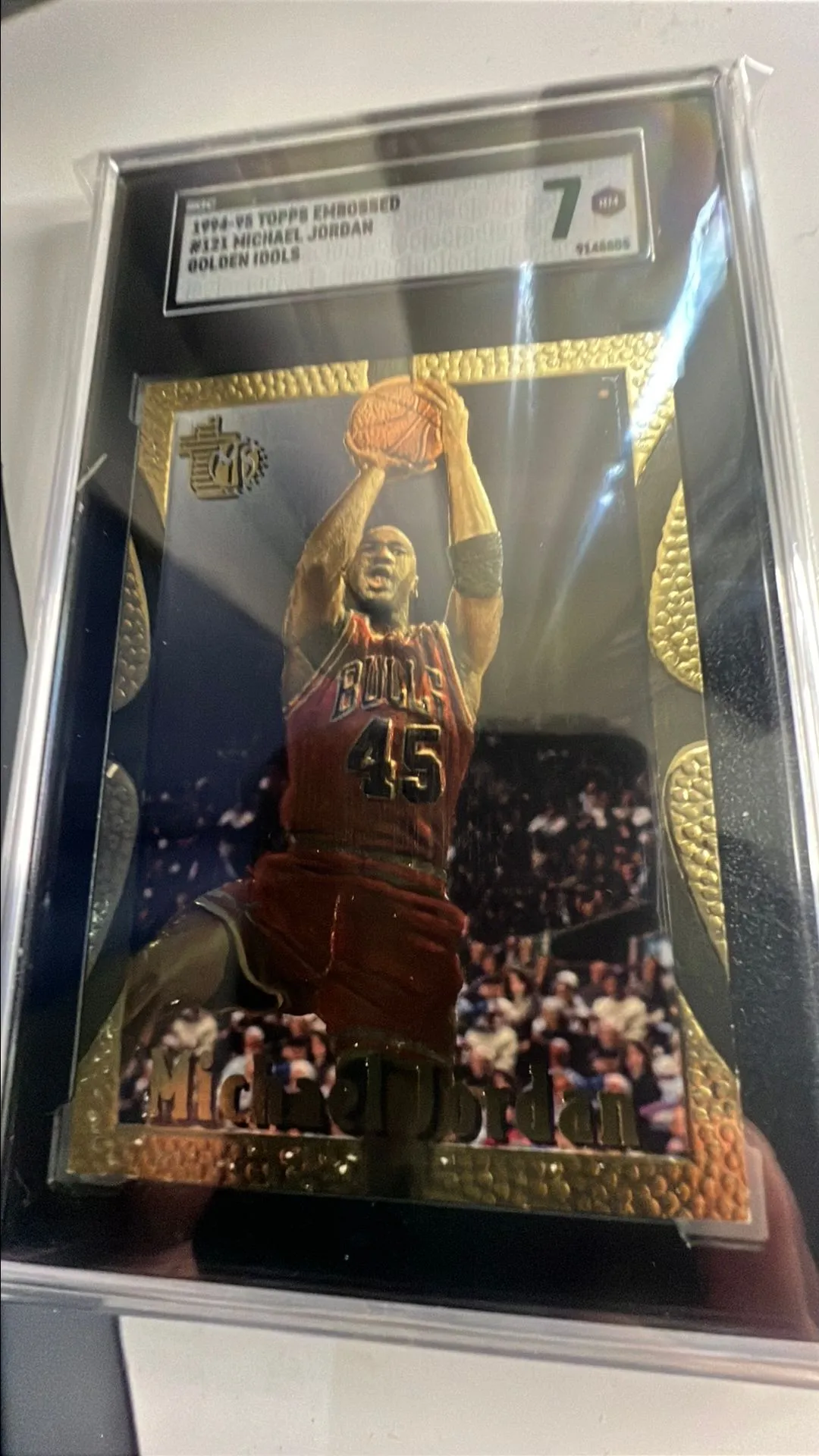 1994 TOPPS EMBOSSED MICHAEL JORDAN GOLDEN IDOLS #121 SGC 7