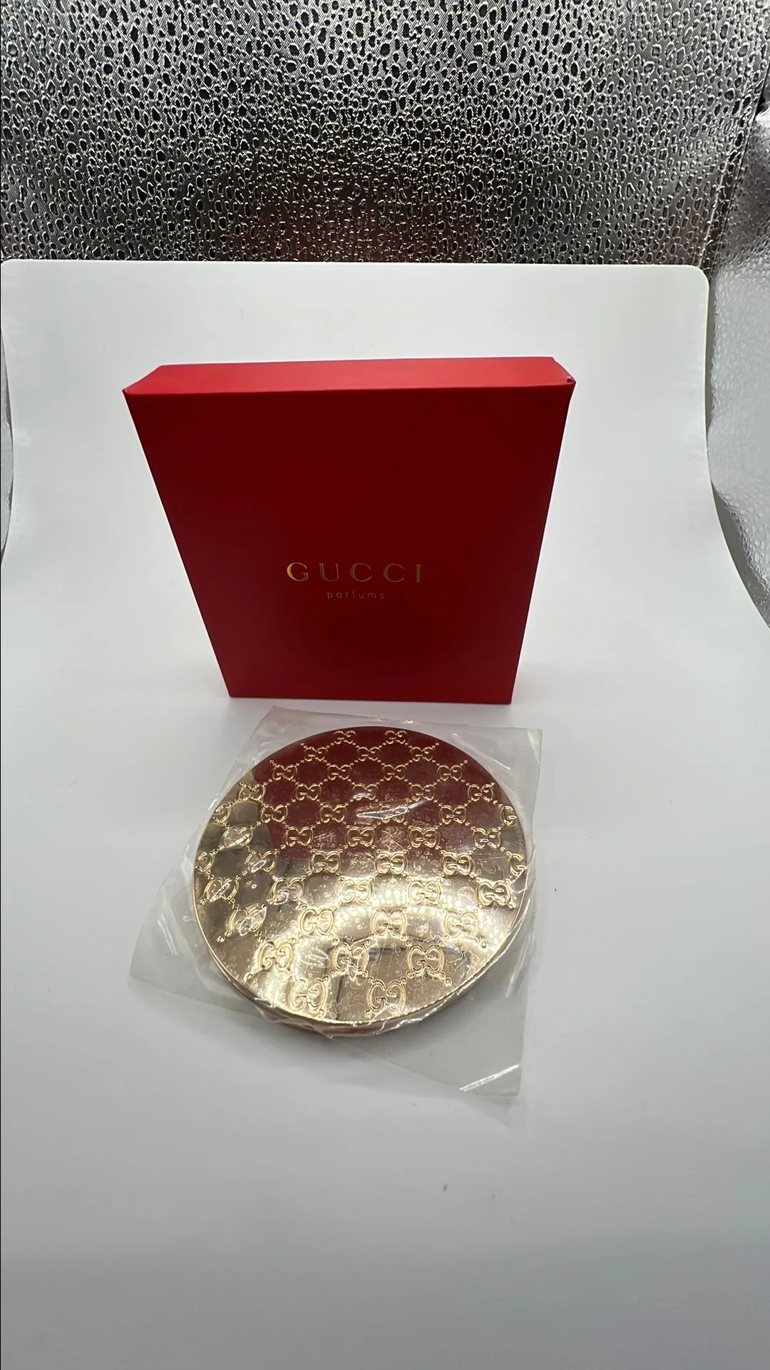 Gucci メディアム Gucci Parfums Mirror (GWP) · Whatnot: Shop, Sell, Connect