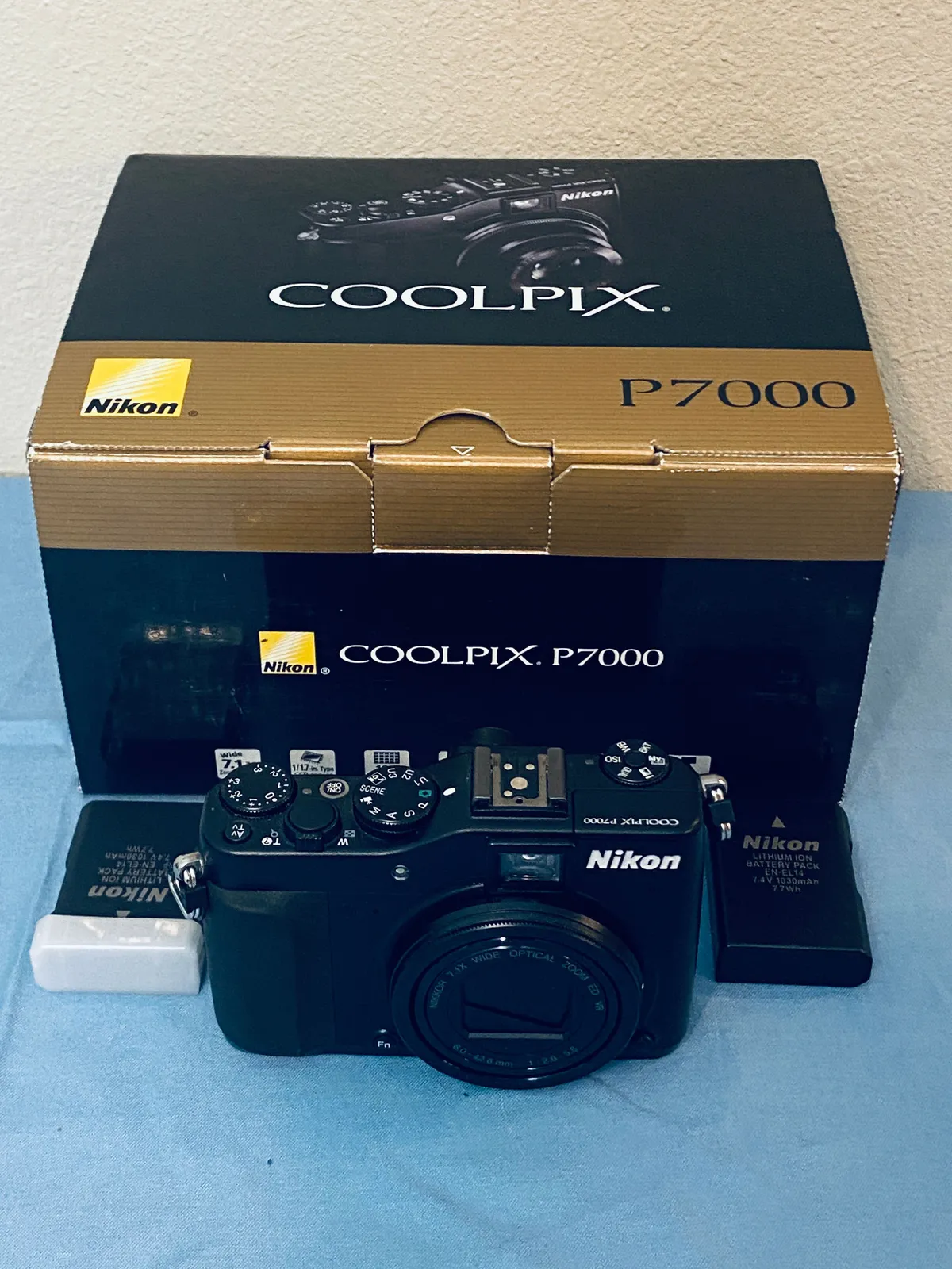 Nikon Coolpix P7000 Digital Camera w/2 Batteries, Charger