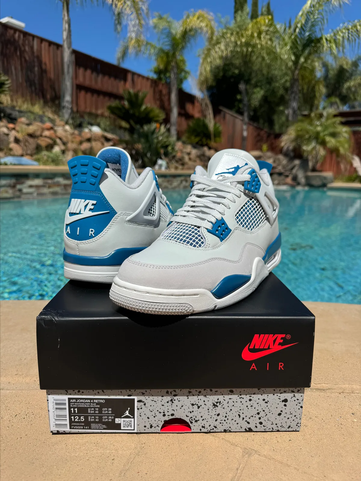 Air Jordan 4 Military Blue