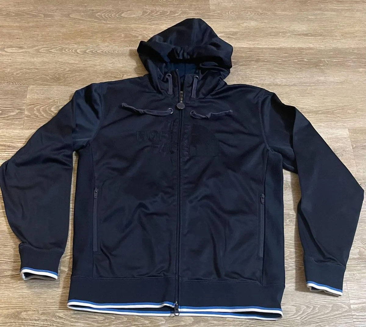 New with tag. The North Face hoodie Men's Big log. Brick