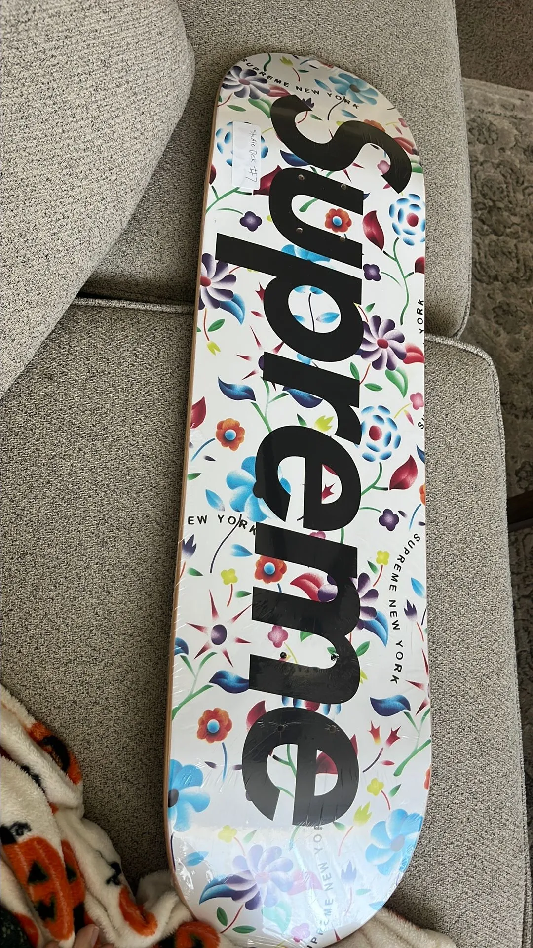 スケートボード Supreme Airbrushed Floral Skateboard Supreme Airbrushed Floral Skateboard (SS19) - $49