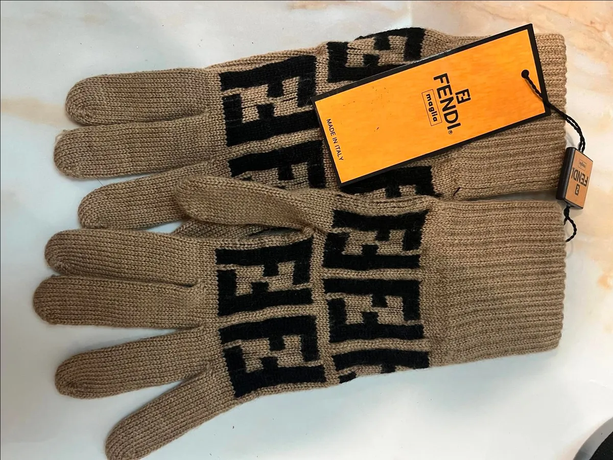 FENDIフェンディWOOLウール手袋 Fendi Monogram Wool Gloves - Brand New with Tags · Whatnot