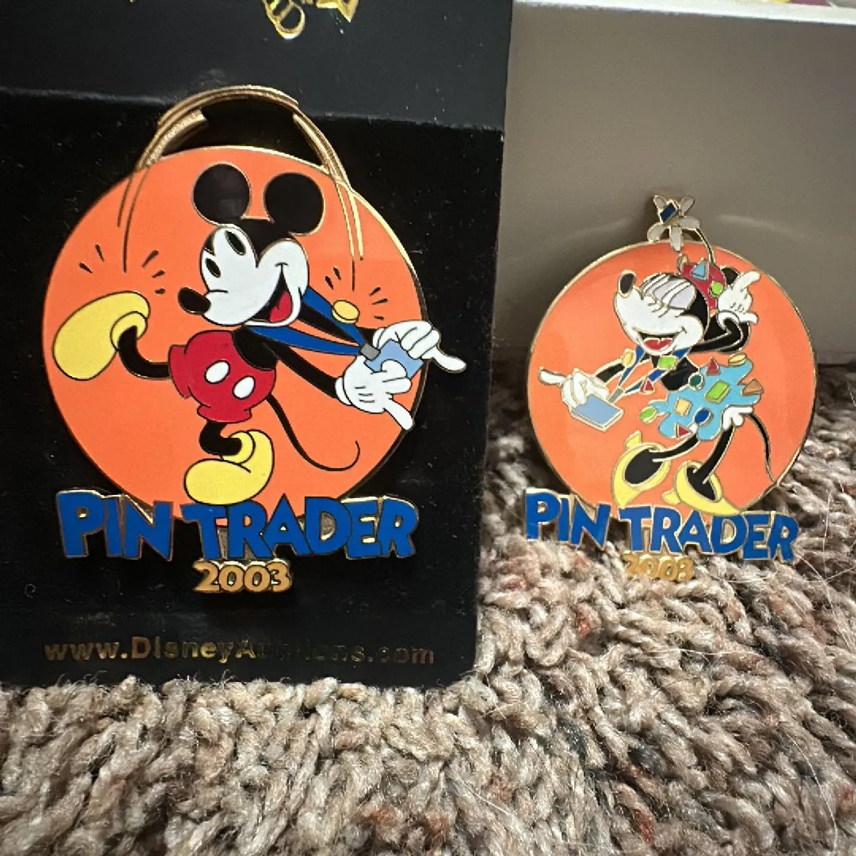 Disney Auctions P.I.N.S. deals Mickey Minnie Flower Basket