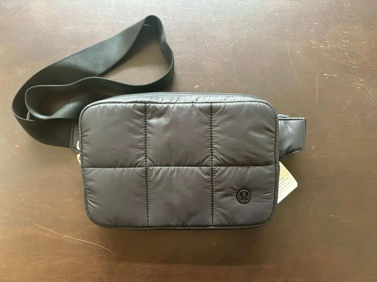 Lululemon cheapest grid Belt Bag NWT