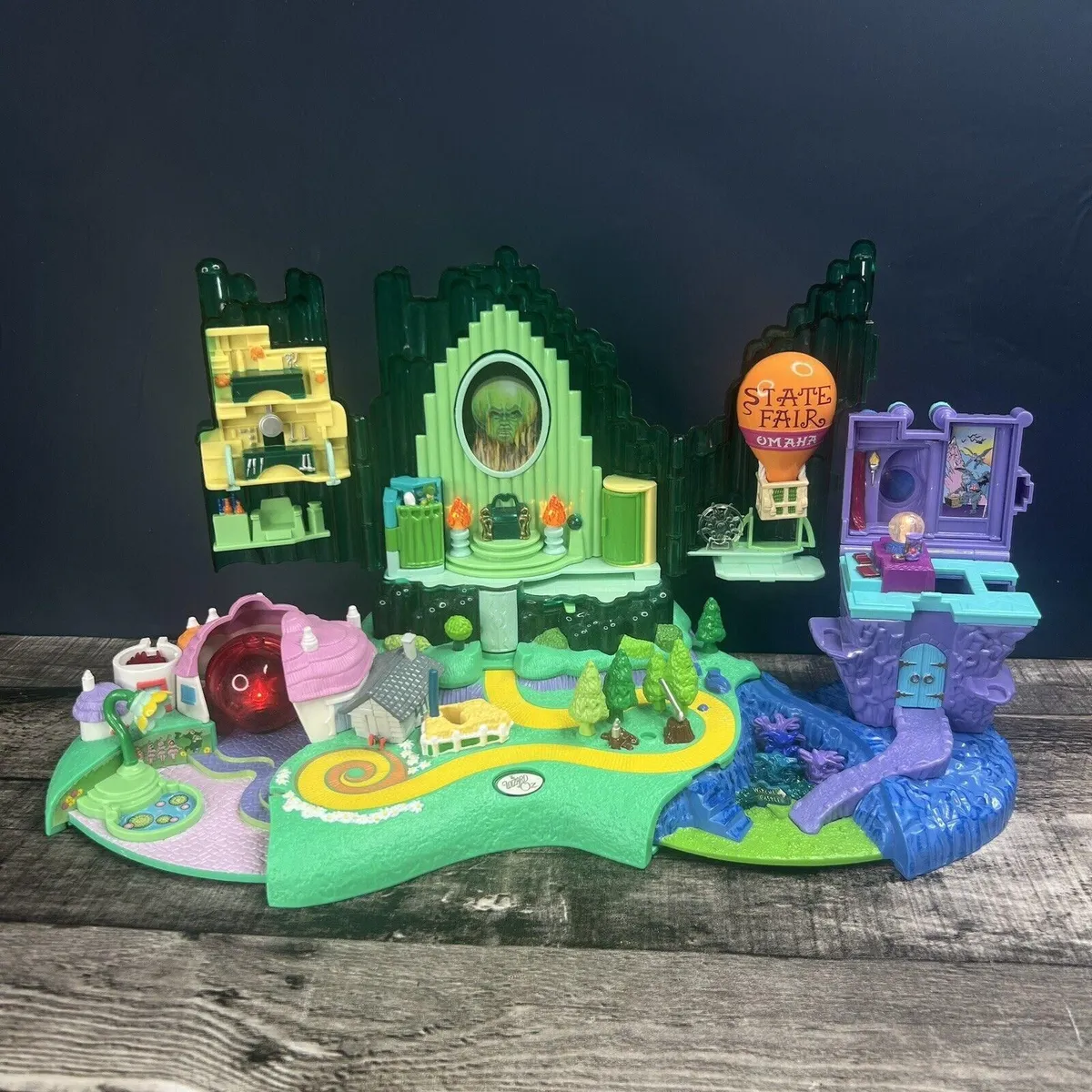 2001 Polly Pocket Wizard of Oz Emerald City store Playset