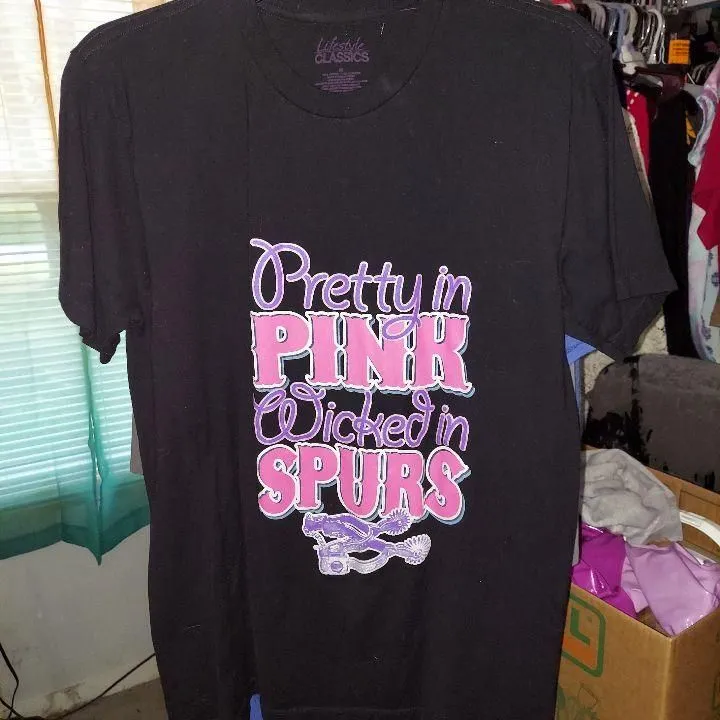 Product image for pretty in pink wicked in spurs CowGirl Black T-Shirt size Medium