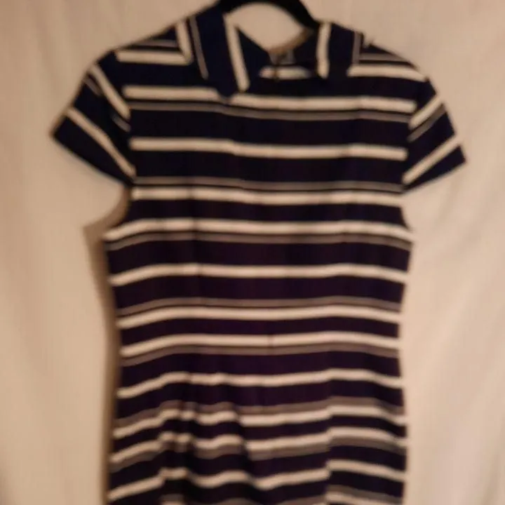 Listing Image Blurred Background