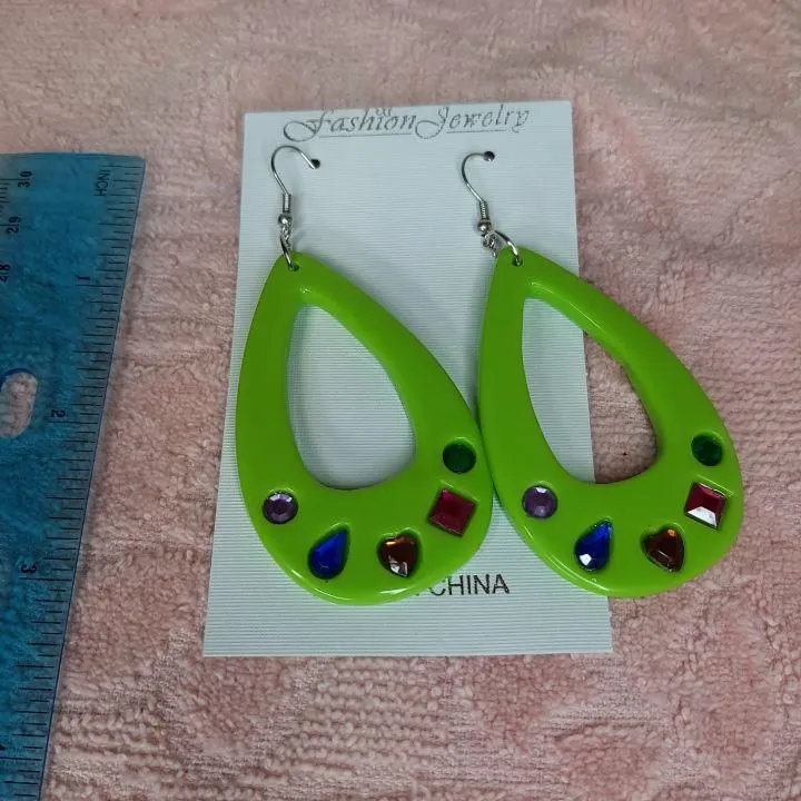 Product image for D18 green colorful earrings
