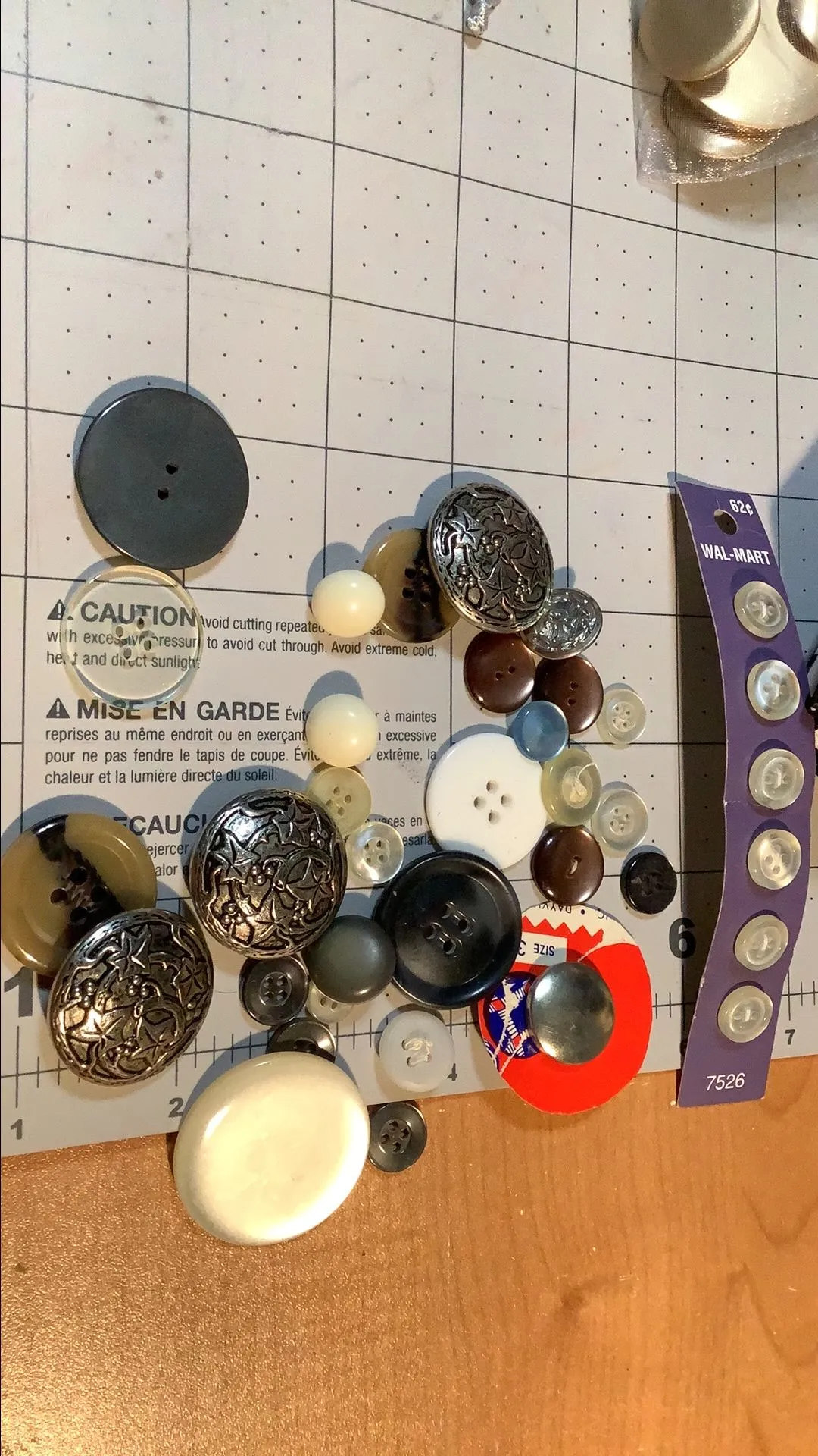 Product image for Bag of buttons