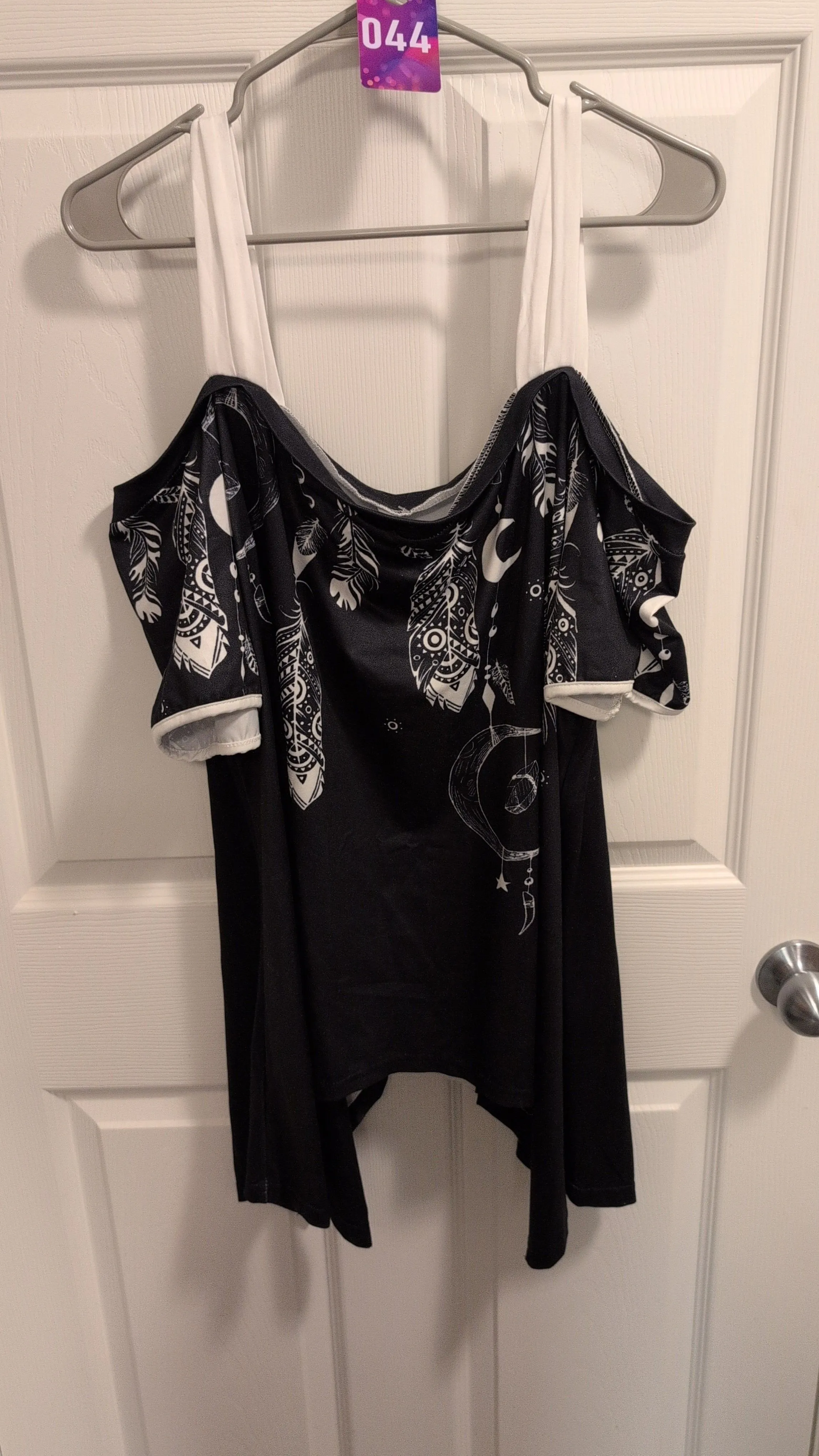 Product image for z044 b&w asymmetrical hem feather print top double straps no tag (see measurements)