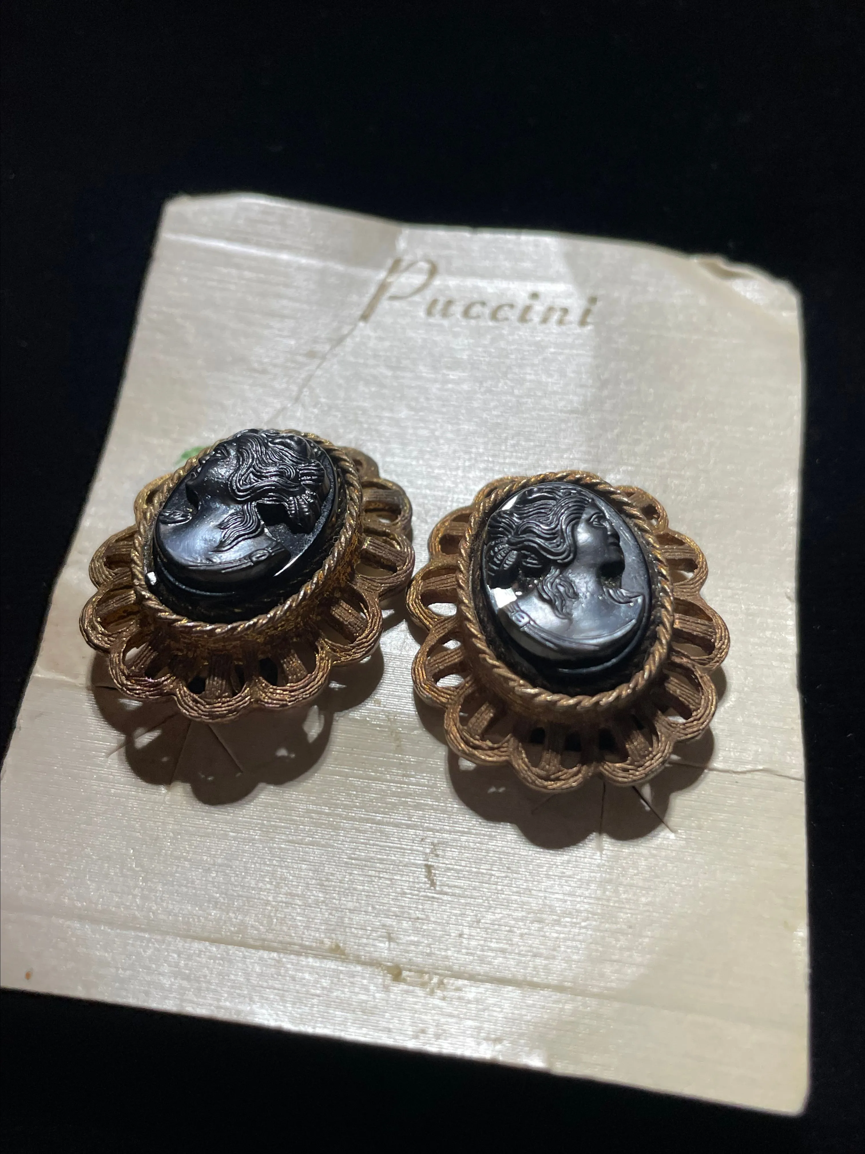 Product image for Blk/Gold VTG Cameo Clip Earrings