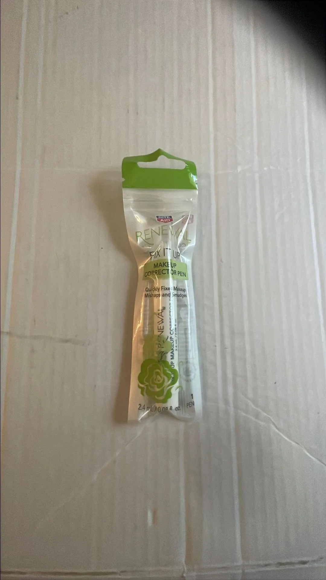 Product image for Renewal fix it up make up corrector pen