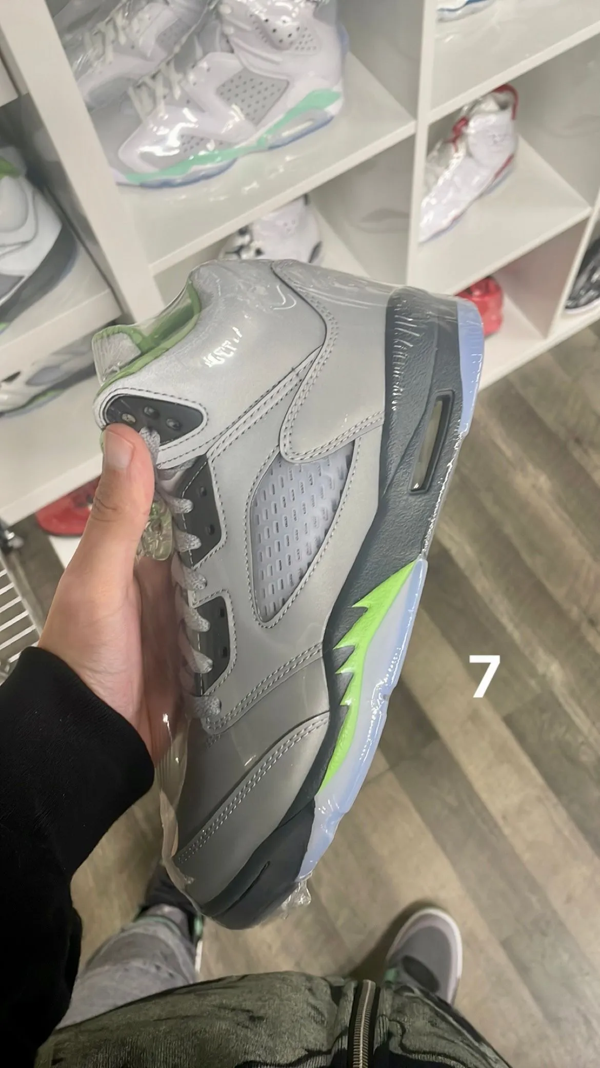 Listing Image Blurred Background