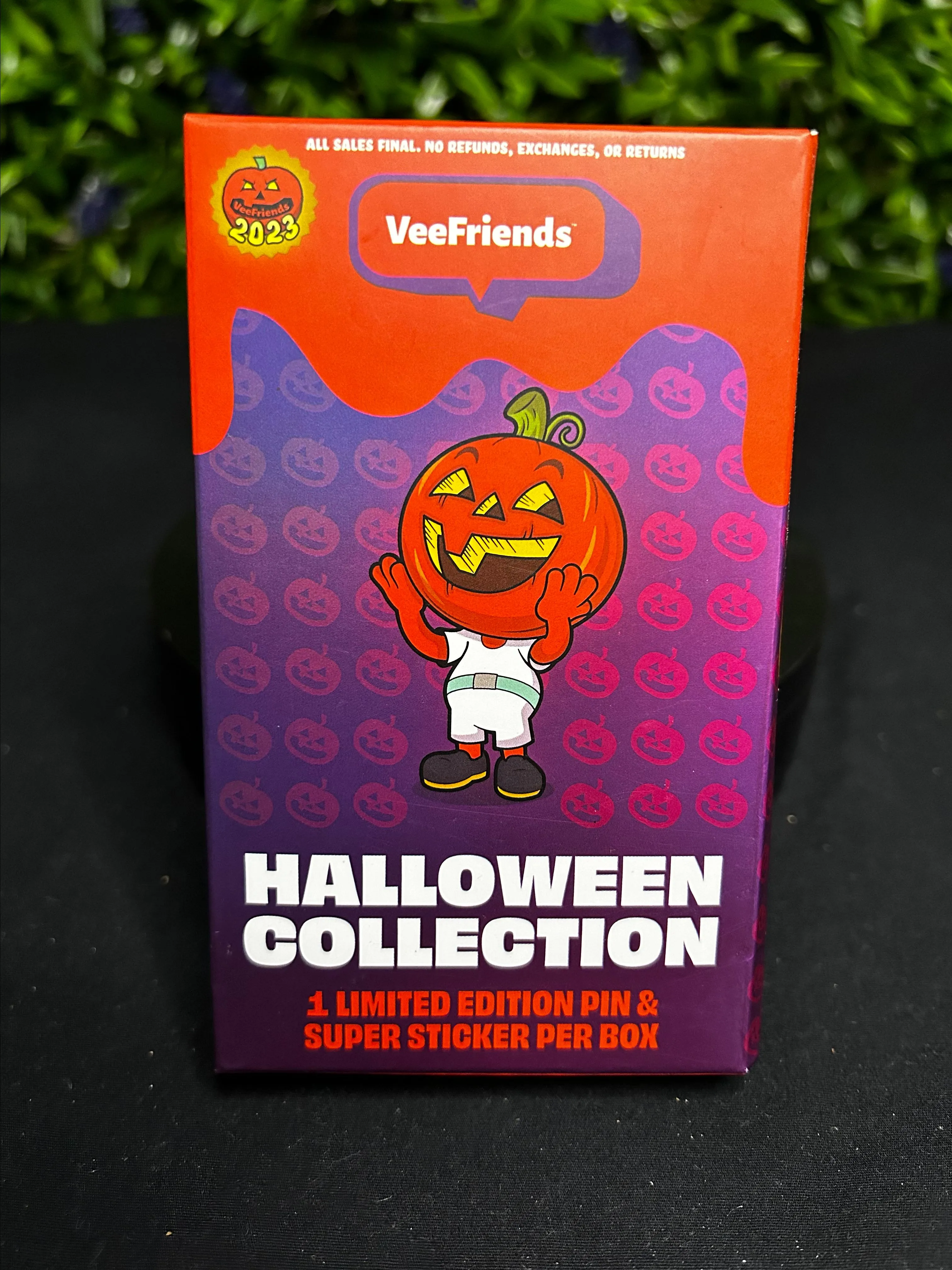 Product image for Veefriends 2023 Halloween Collection Pin & Super sticker box