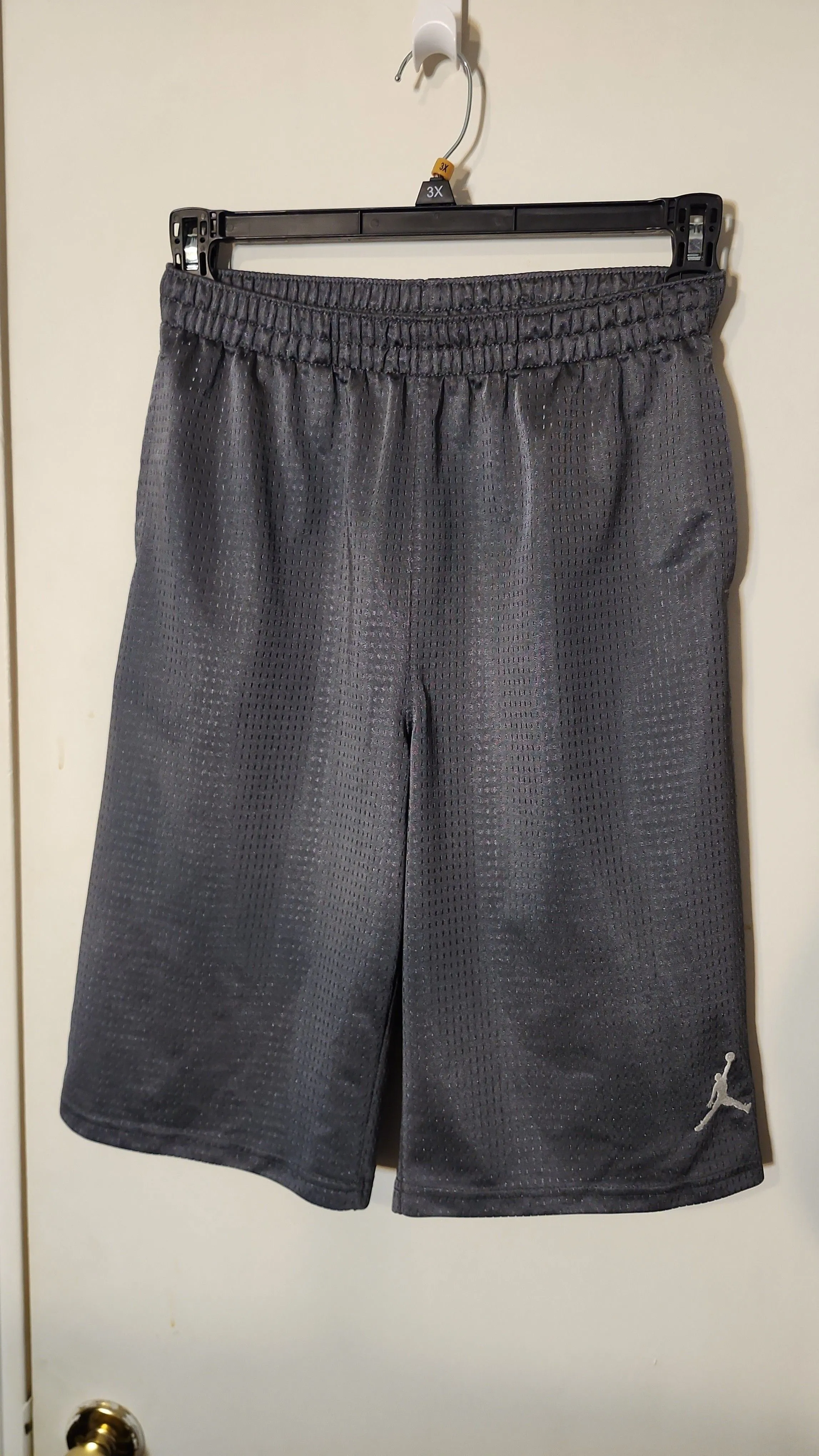 Product image for Boys Jordan Shorts, XL    (a225)