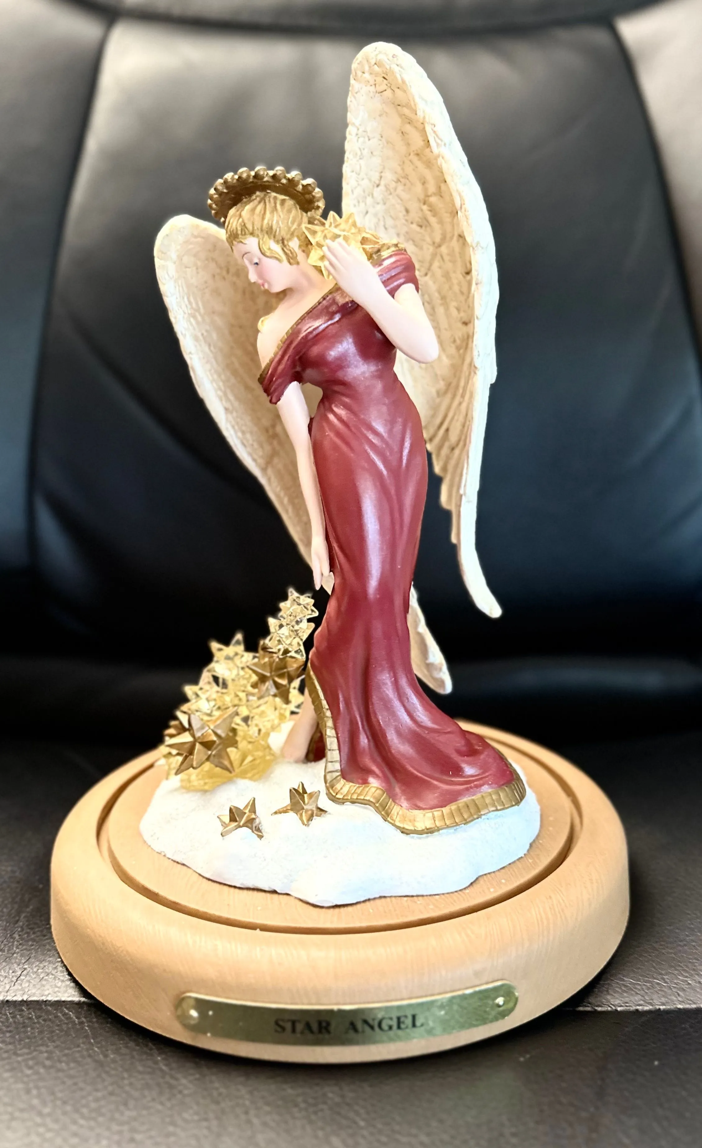 Product image for Vintage 1997 Christmas Around The World Star Angel Domed Figurine