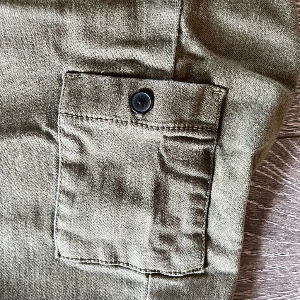 Listing Image Blurred Background