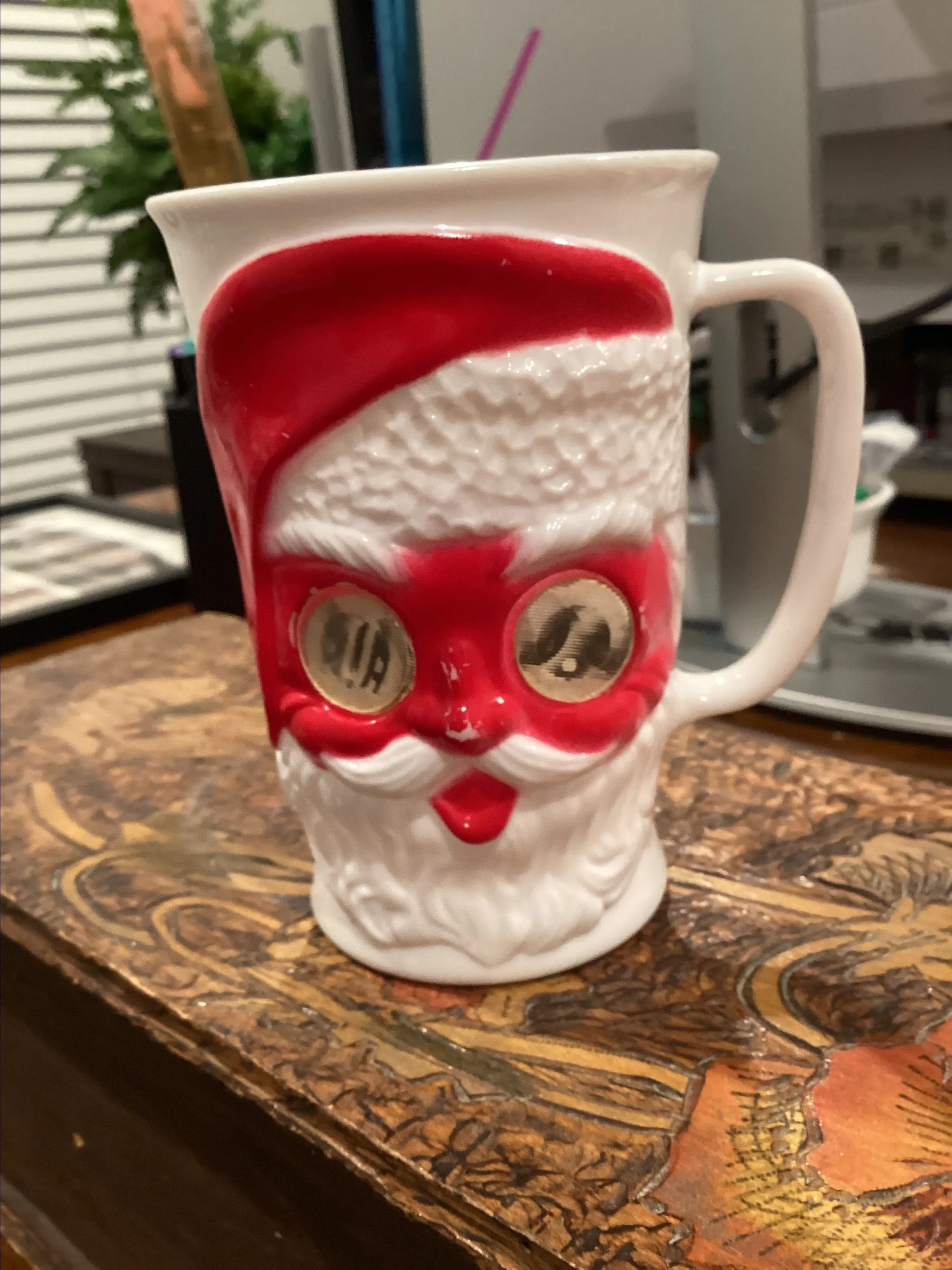 Product image for Vintage plastic Santa cup lenticular eyes