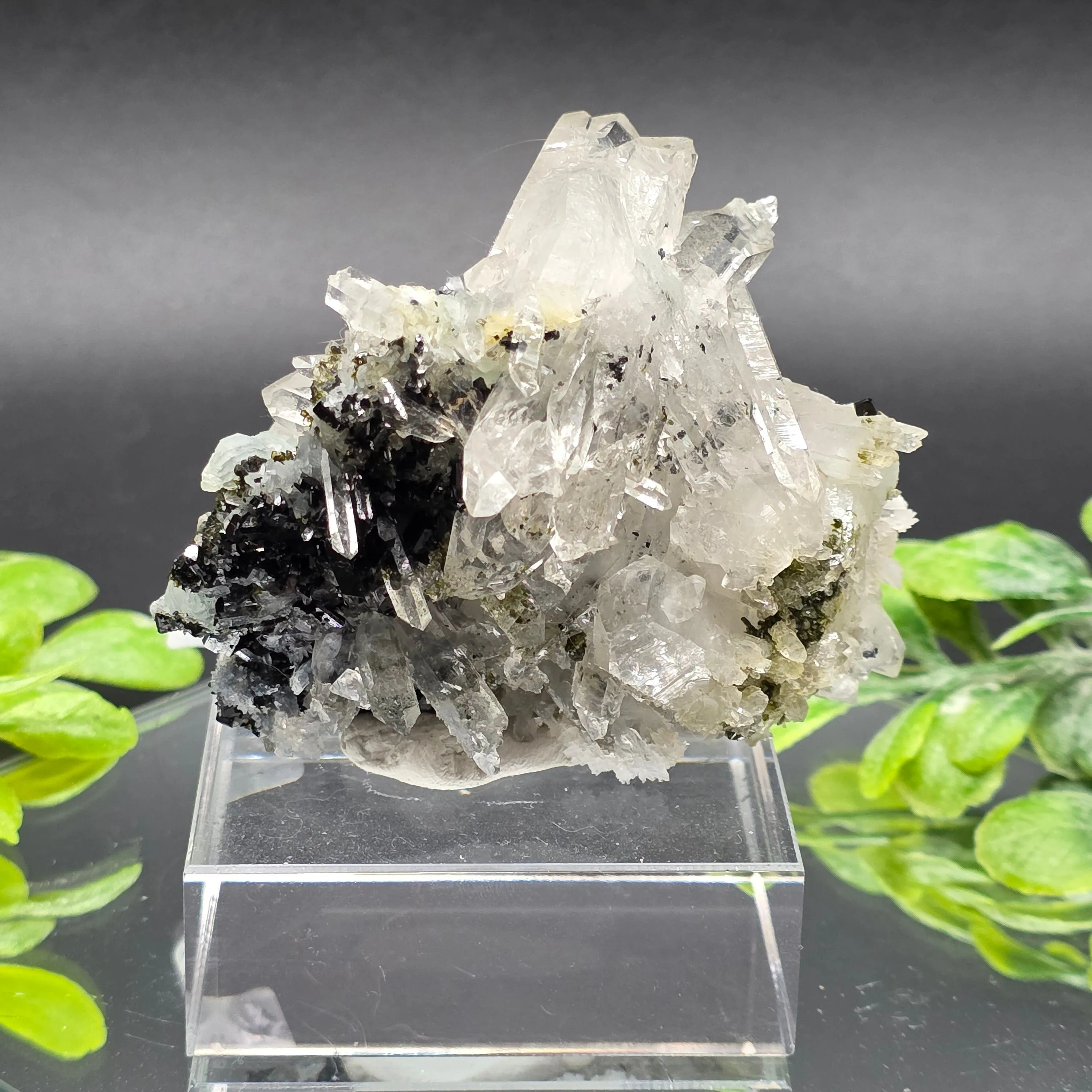 Product image for #454 Babingtonite and Prenite in Quartz Yunnan