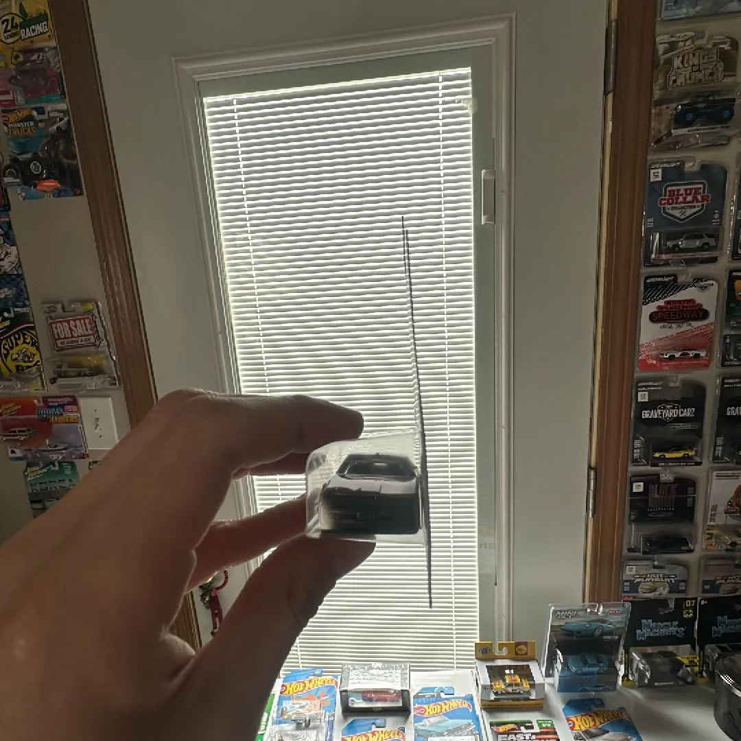 Listing Image Blurred Background