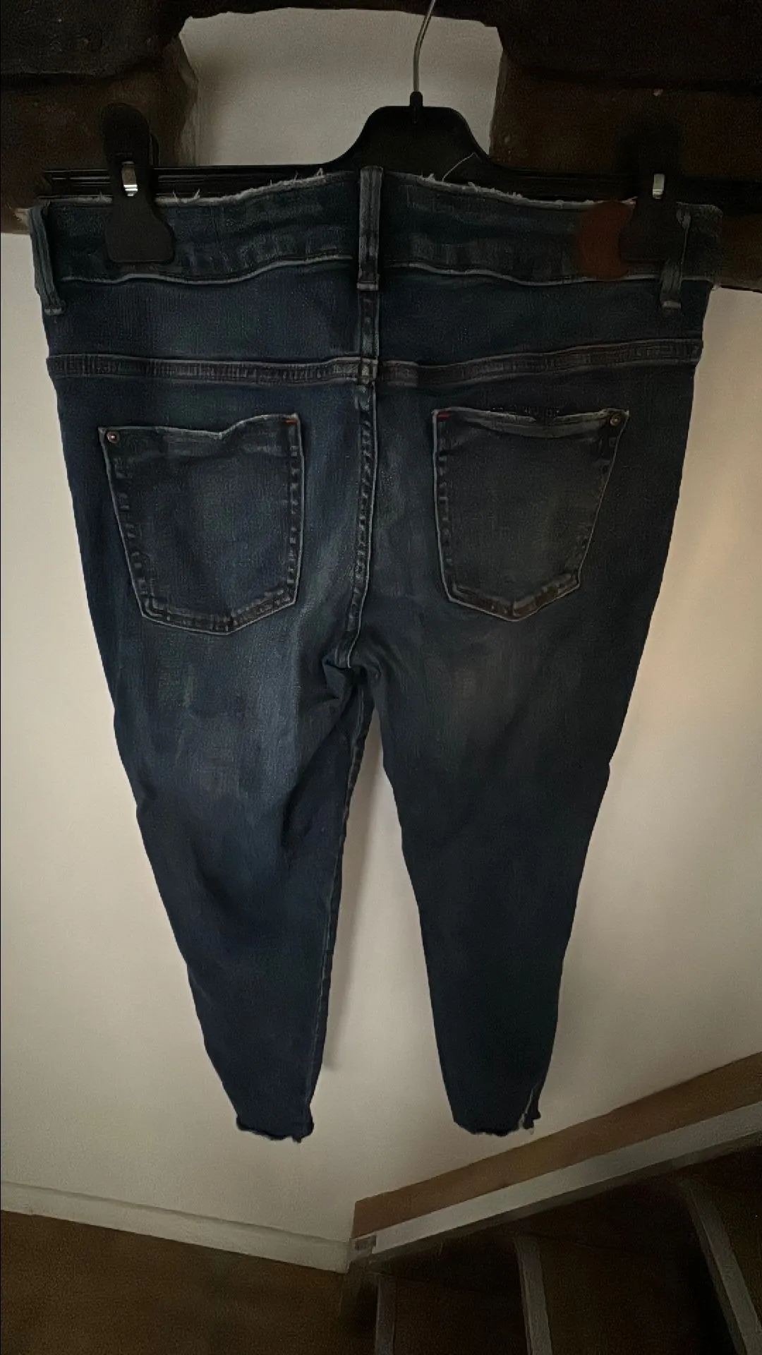 Listing Image Blurred Background