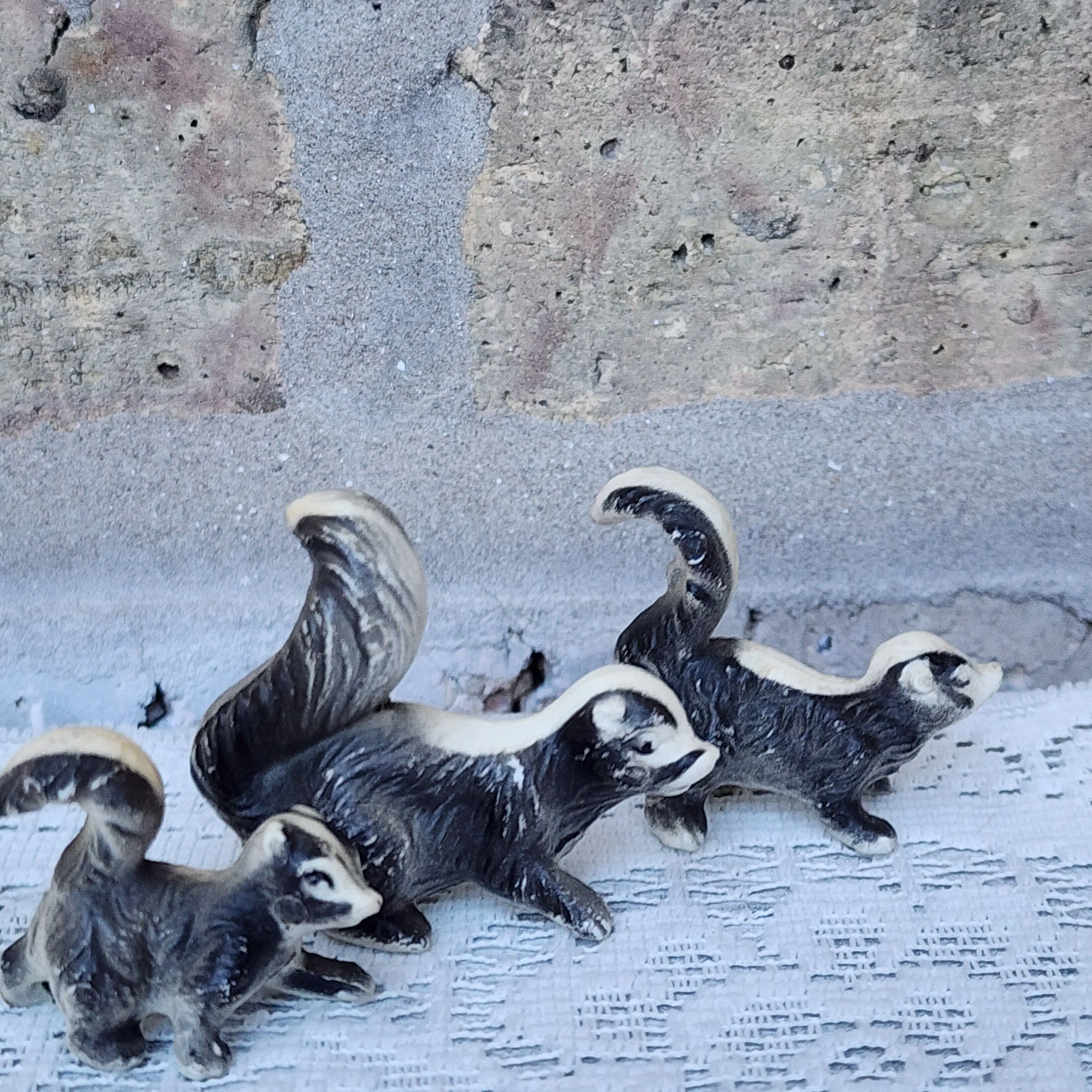 Product image for #32 Vintage Hard Plastic Set of 3 Skunk Family