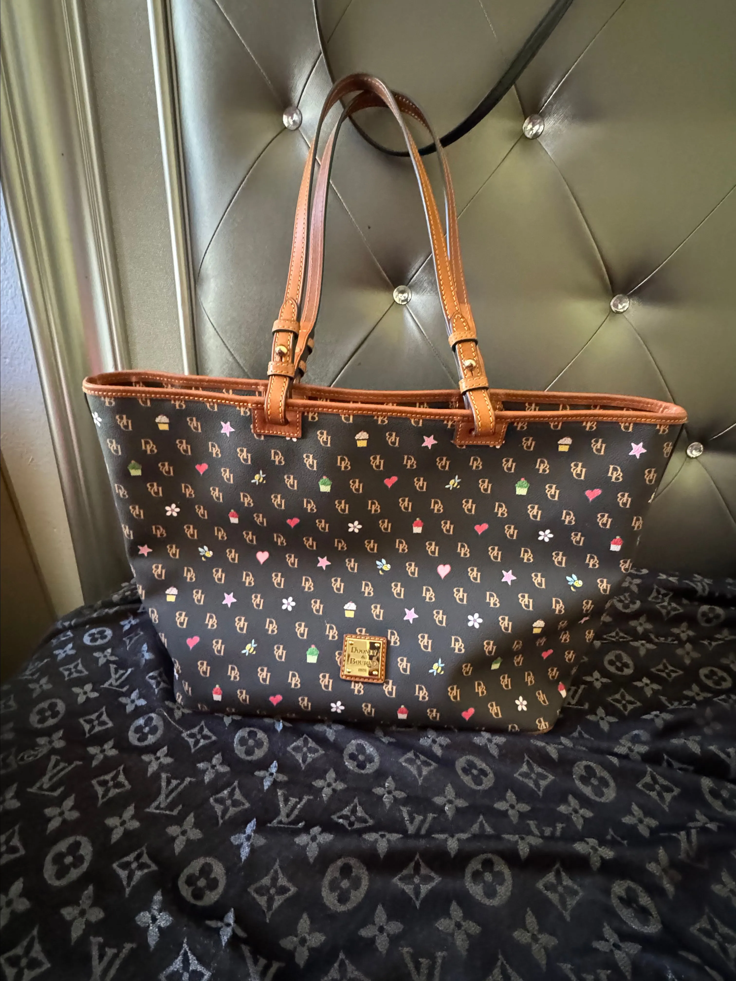 Product image for DOONEY & BOURKE 'DB' GRETTA LEISURE BROWN/ TAN TRIM LEATHER TOTE SHOULDER BAG