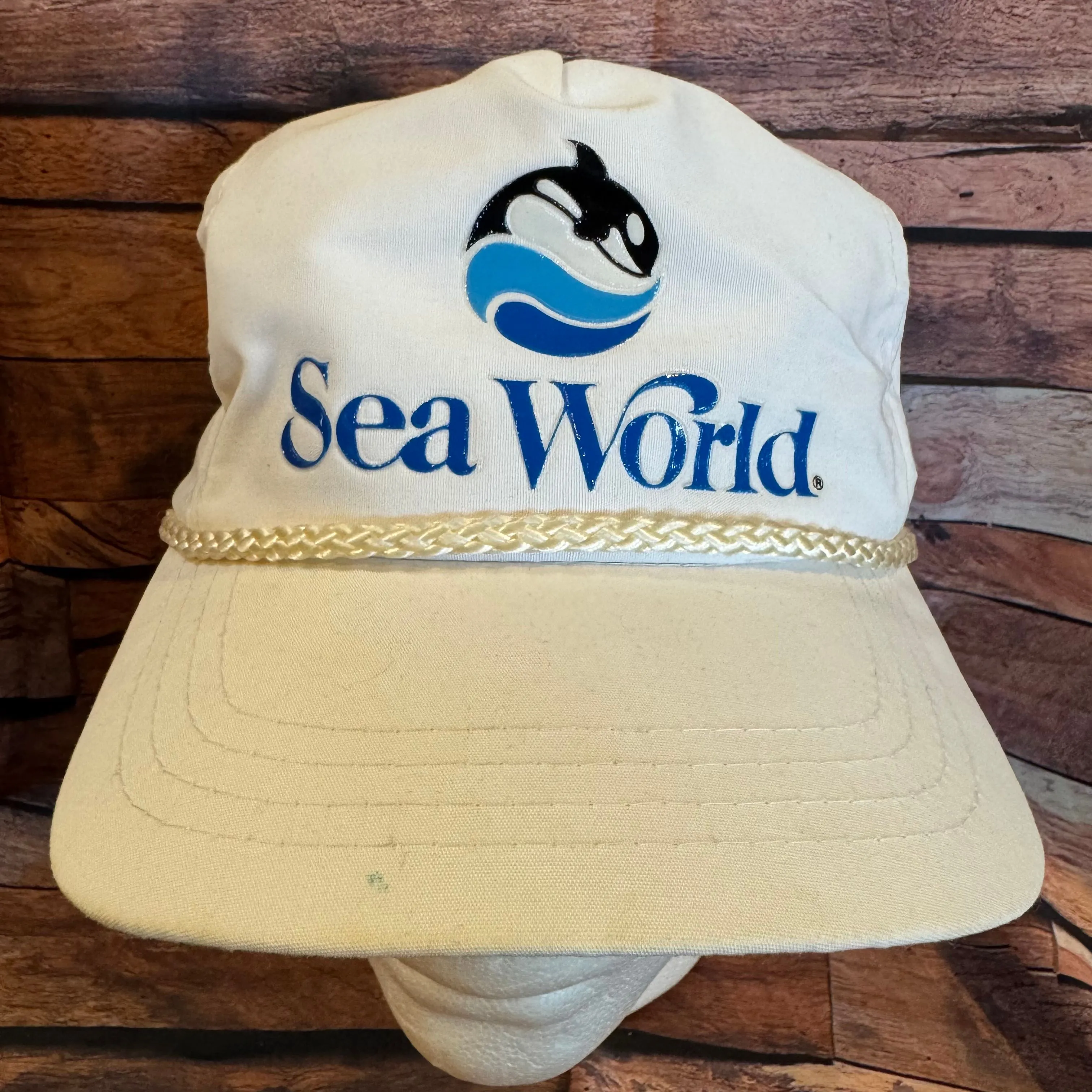 Vintage Sea World Hat Cap White Snapback Adjustable Trucker Shamu