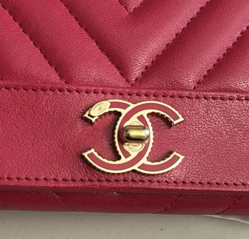 Product image for CHANEL CHEVRON WALLET AUTHENTIC LEATHER BERRY COLOR