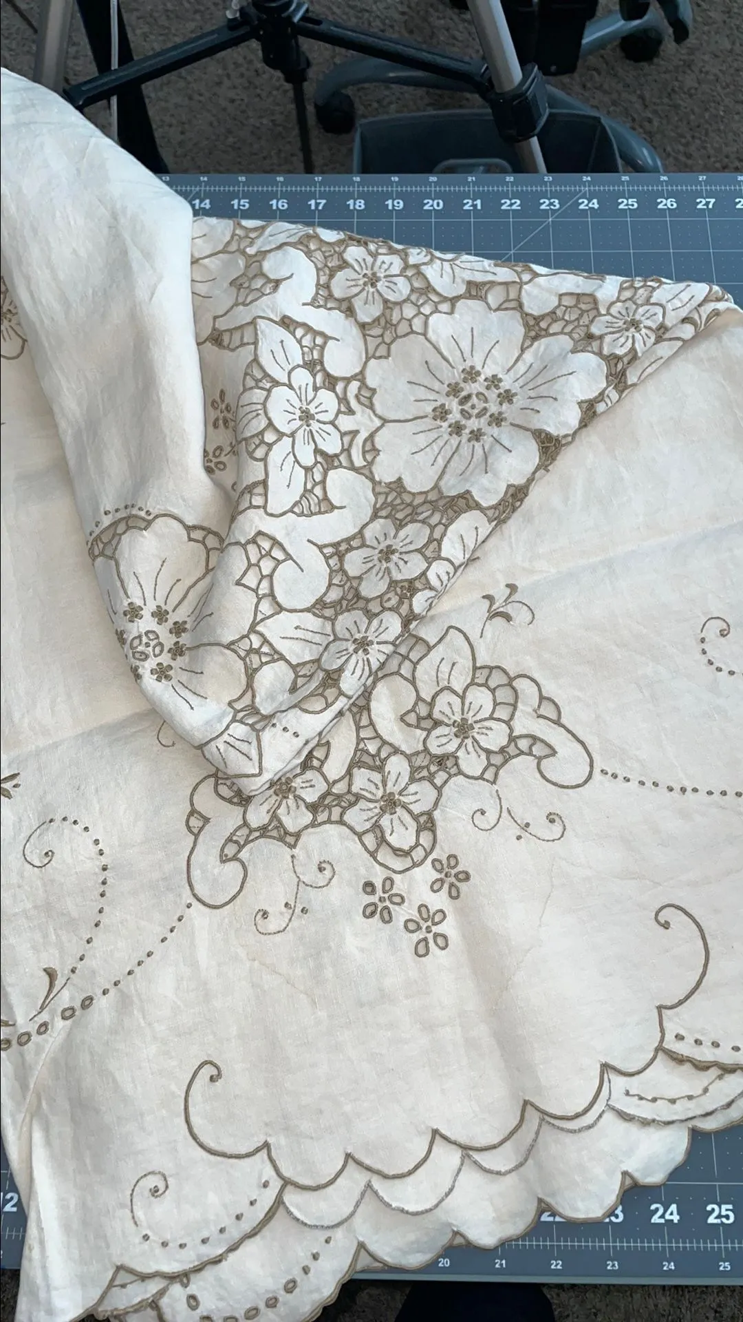 Product image for B1v Embroidered Lace Vintage Linen Tablecloth 66 x 88
