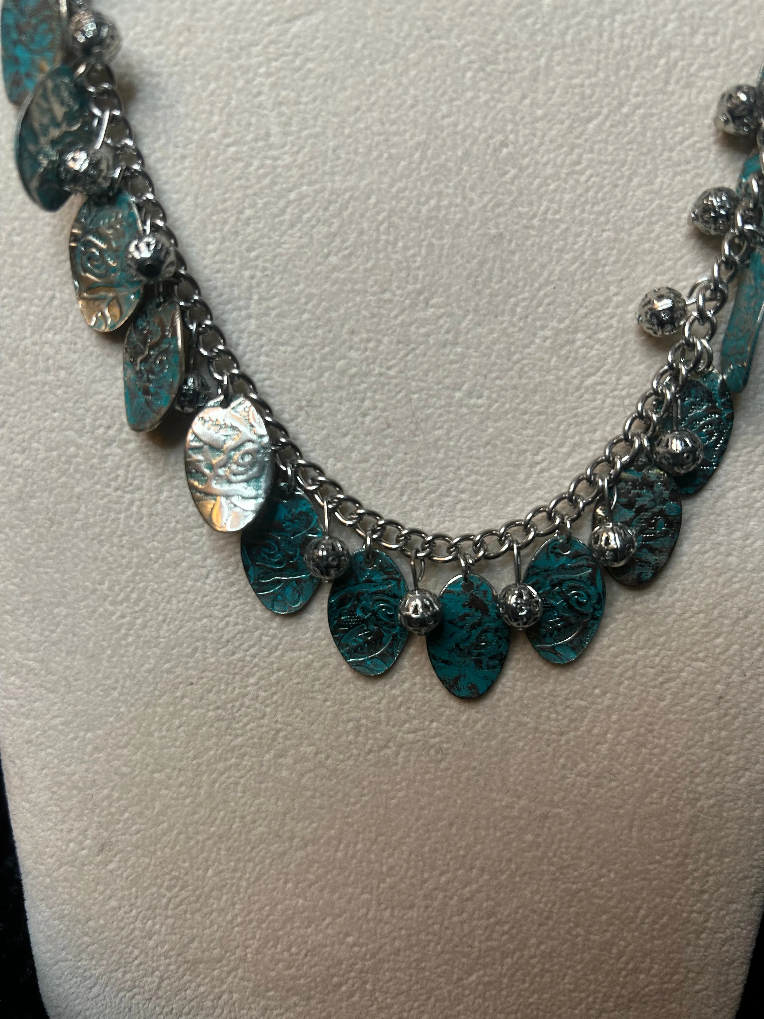 Product image for Shirt necklace