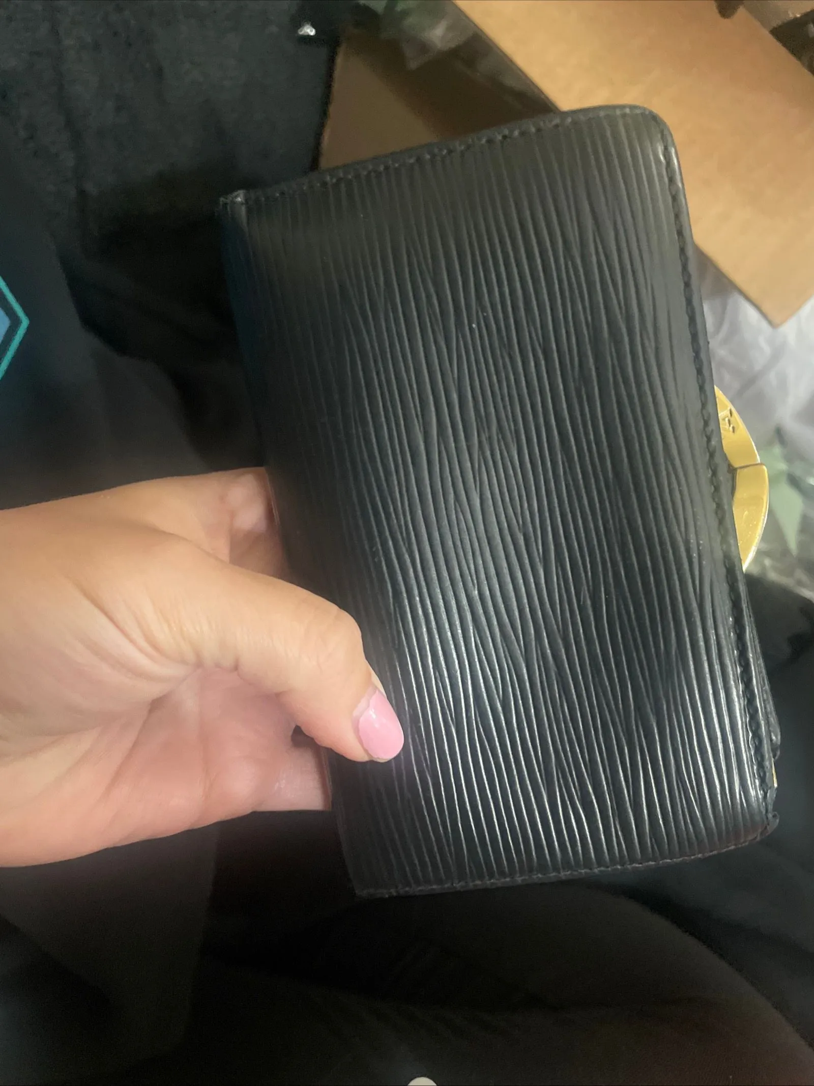 Listing Image Blurred Background