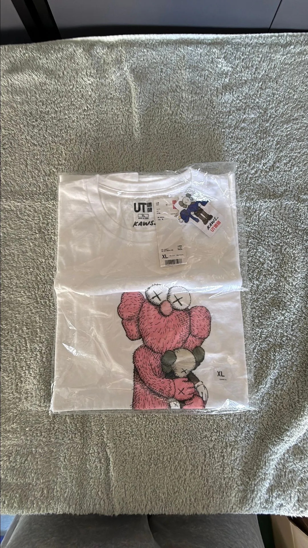 Product image for KAWS x UNIQLO BBF XL T-Shirt