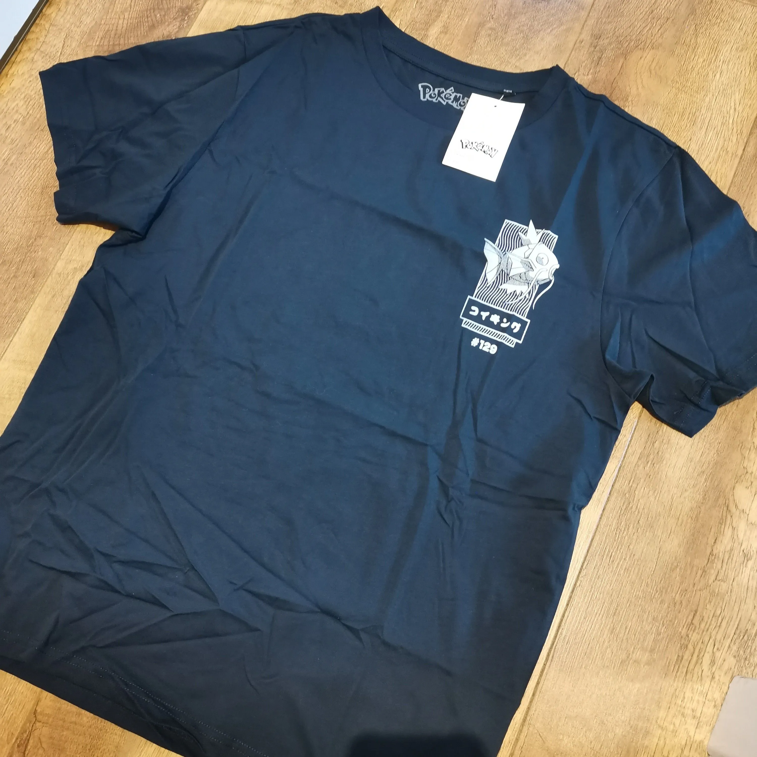 Product image for Magikarp Gyrados Zavvi T Shirt Size L (New with Tags)