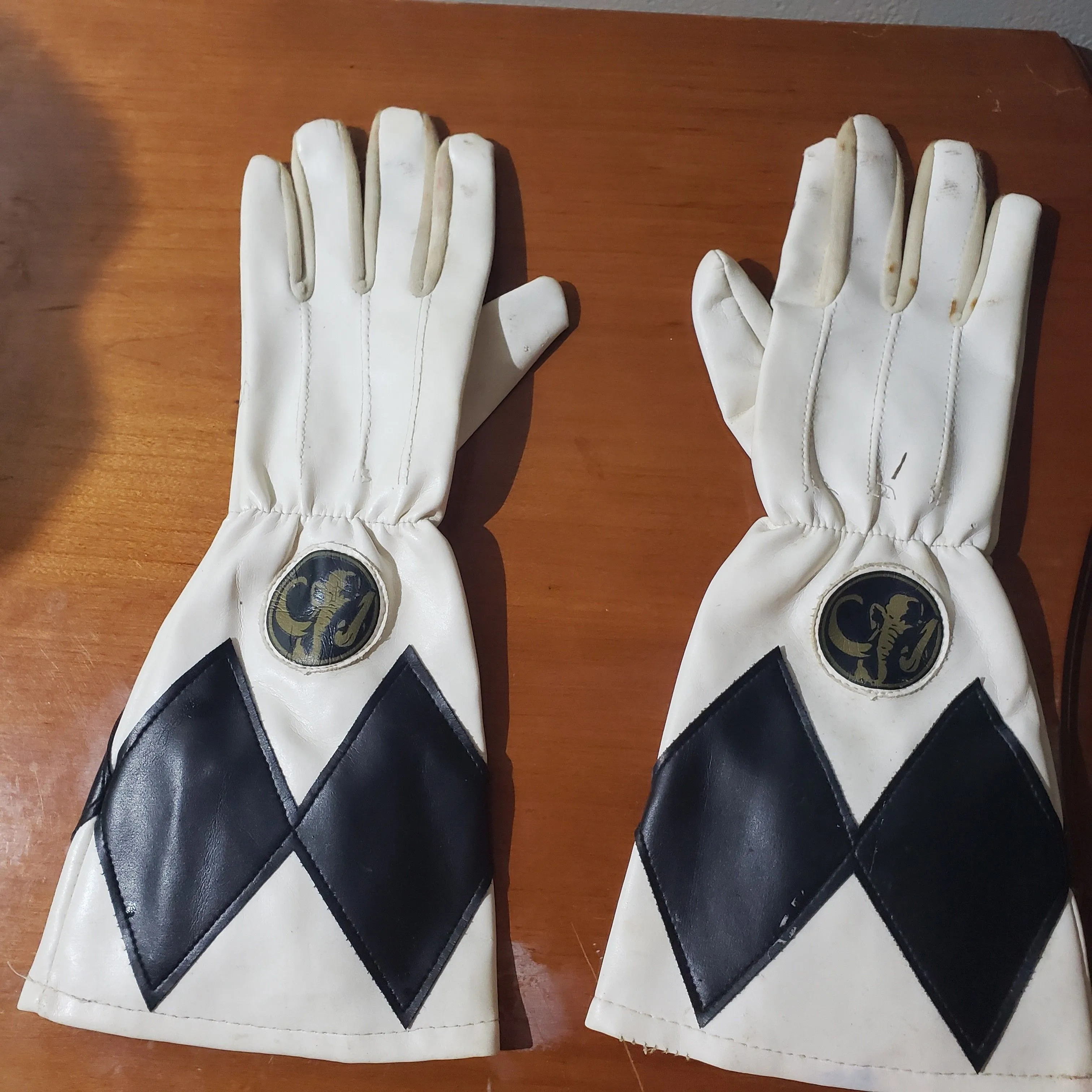 Product image for Black Ranger Gloves, sound packs no batteries