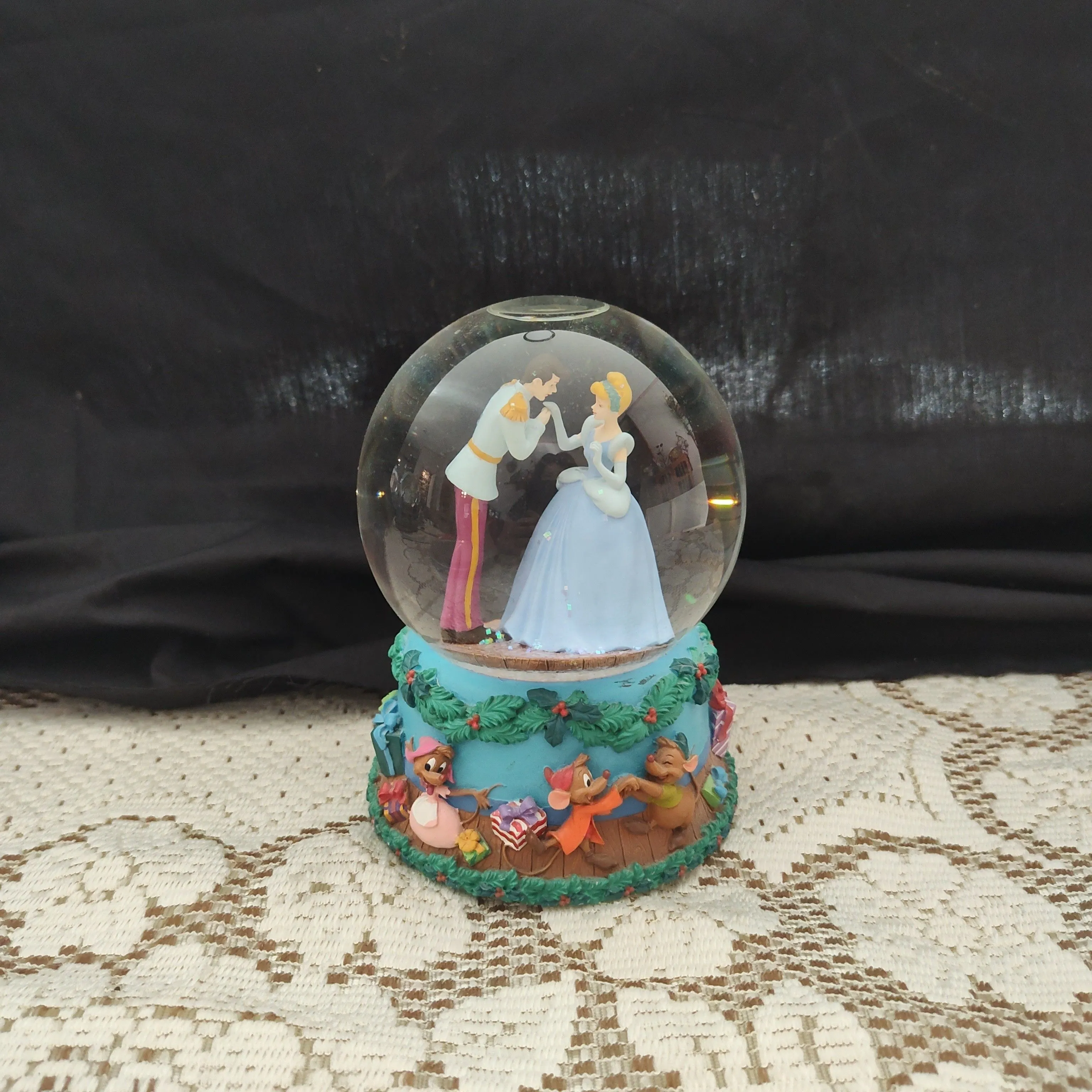 Product image for Disney Cinderella Christmas Snow Globe