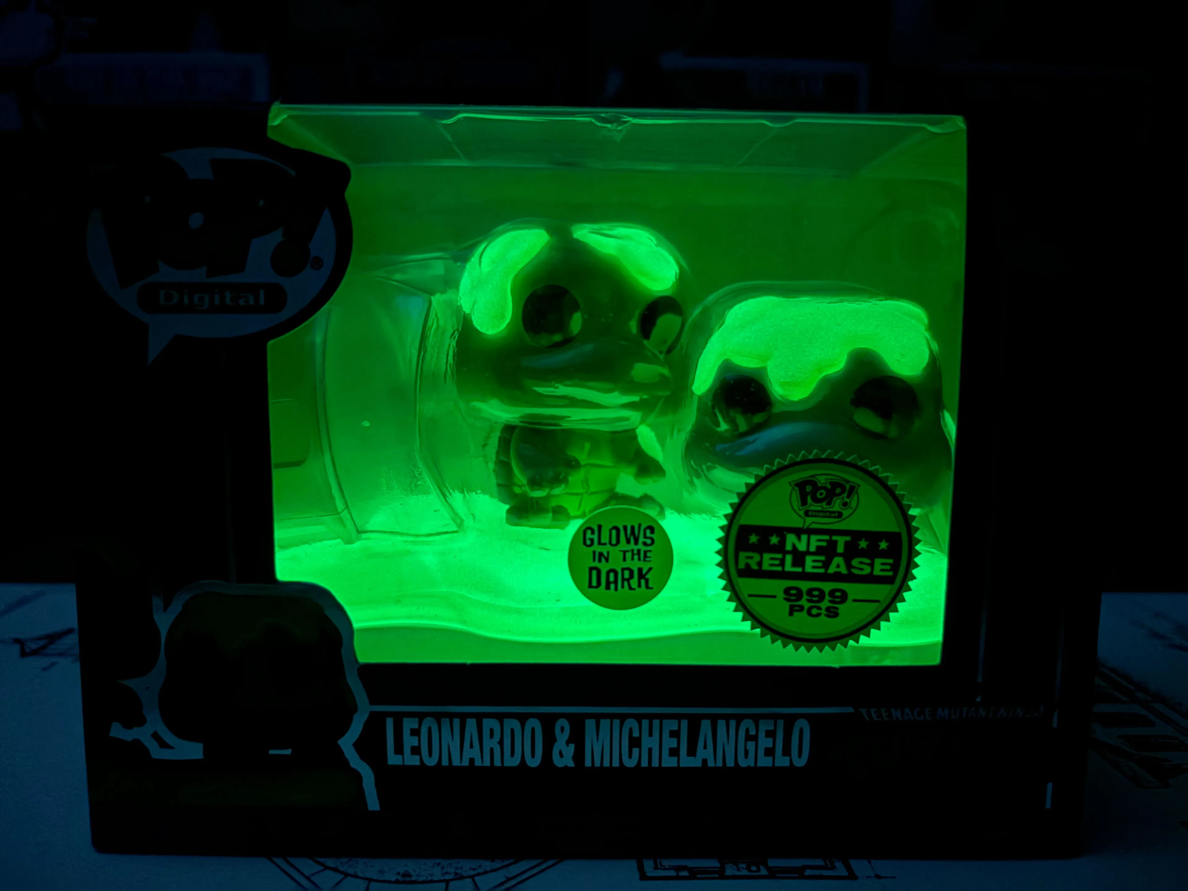 Product image for Funko NFT LEONARDO & MICHELANGELO TMNT GRAIL LE999 Glow In The Dark