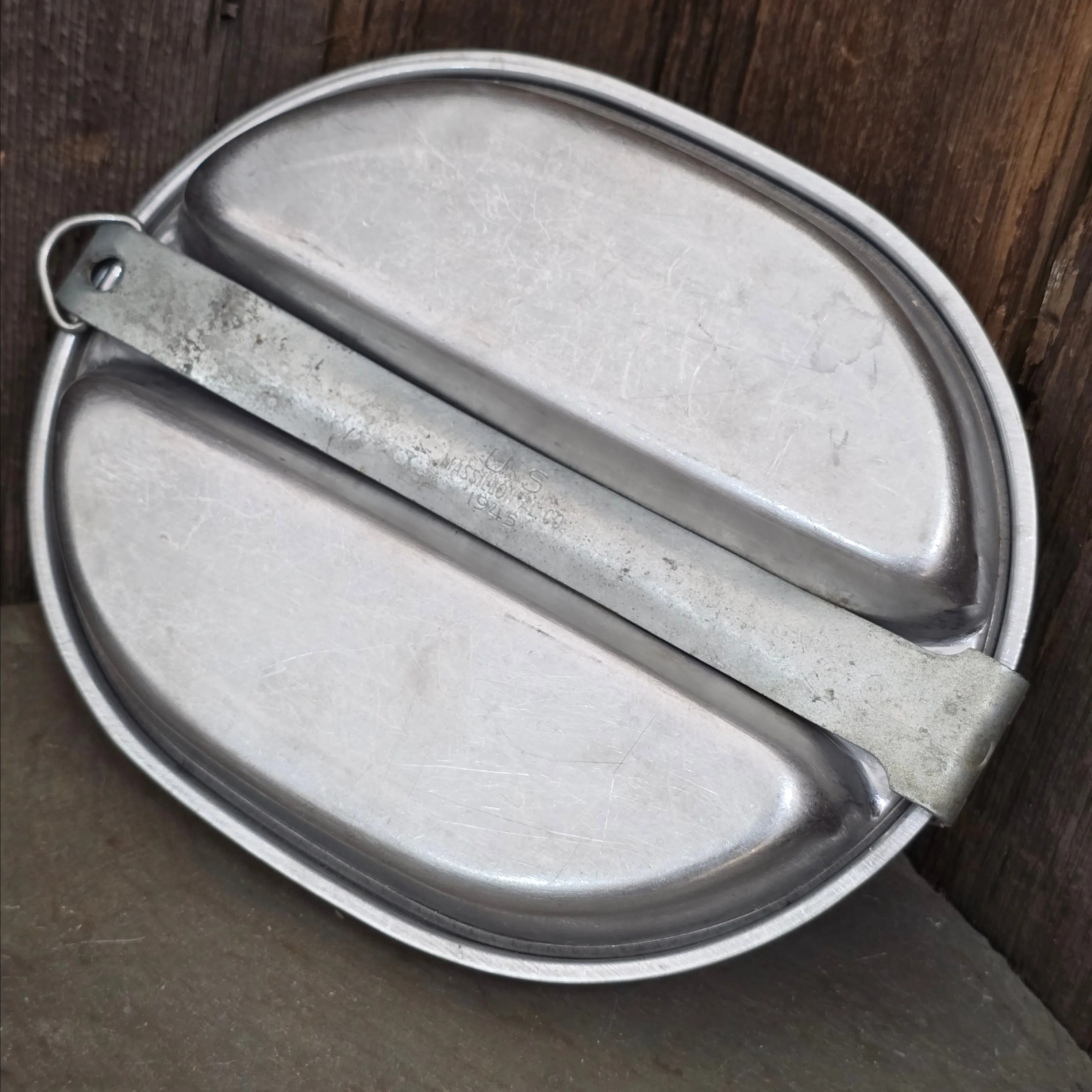 Product image for 8AN. 1945 US Massillon Aluminum Co. Army Mess Kit Empty
