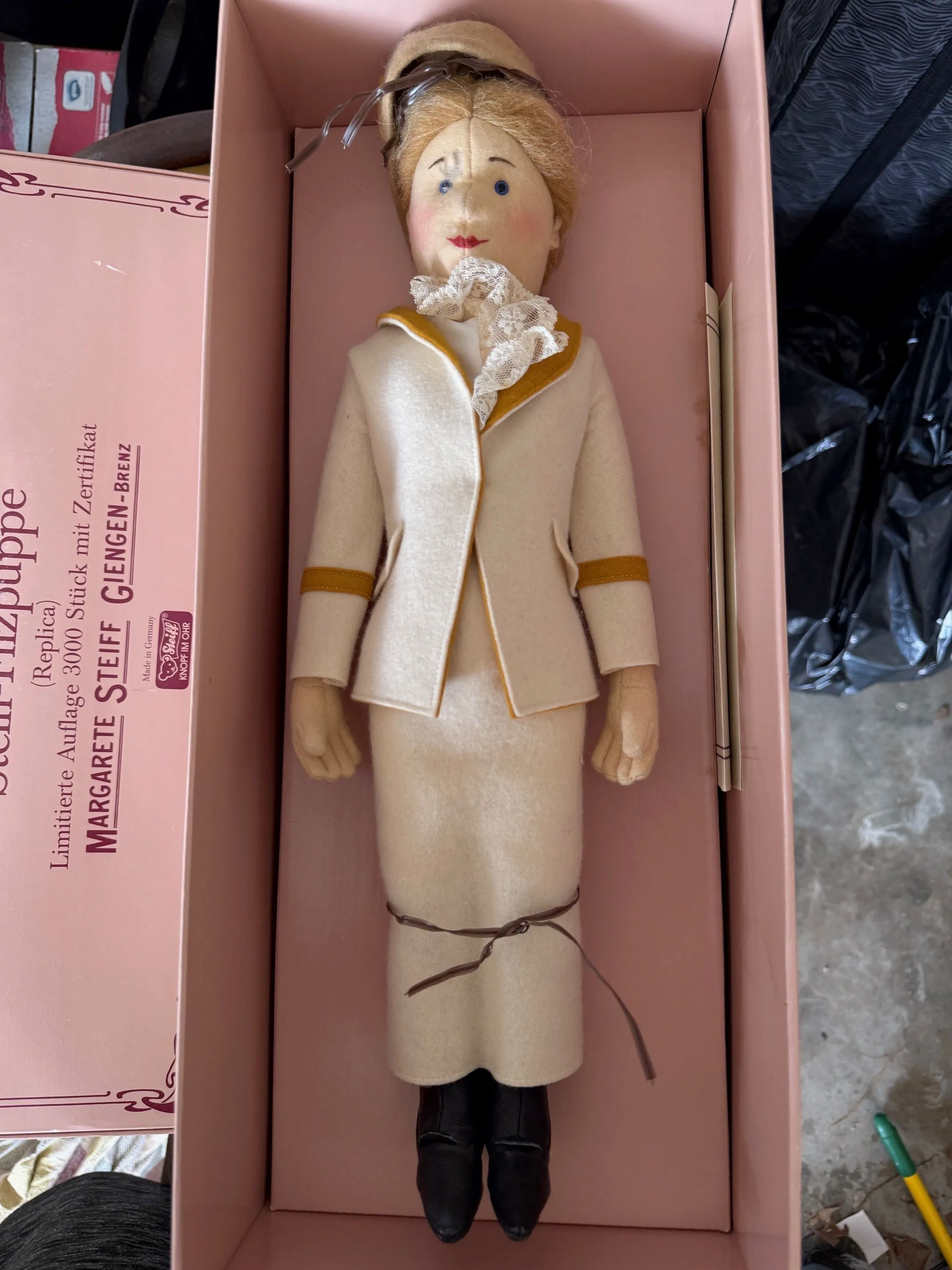 Product image for Steiff Filzpuppe Replica Mint Tennislady Betty with box and COA 
