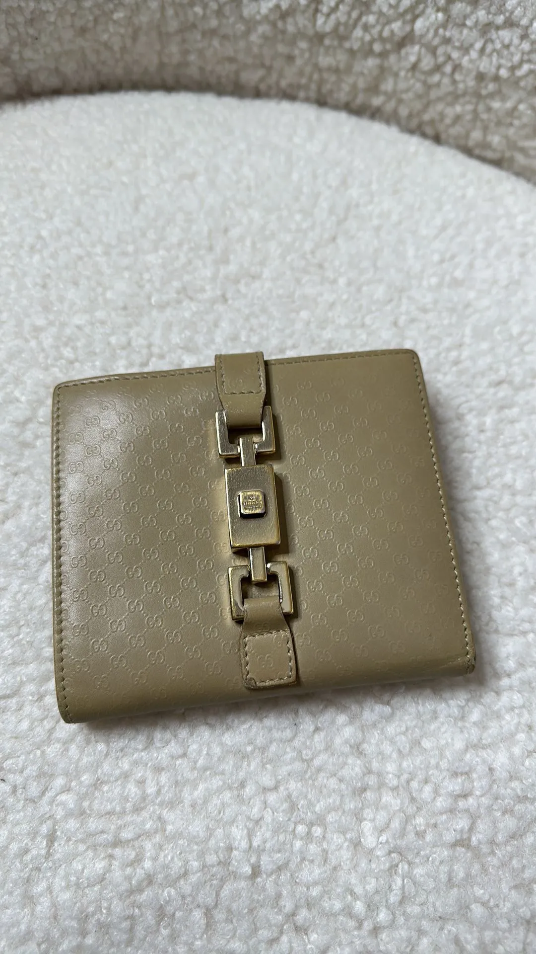 Listing Image Blurred Background