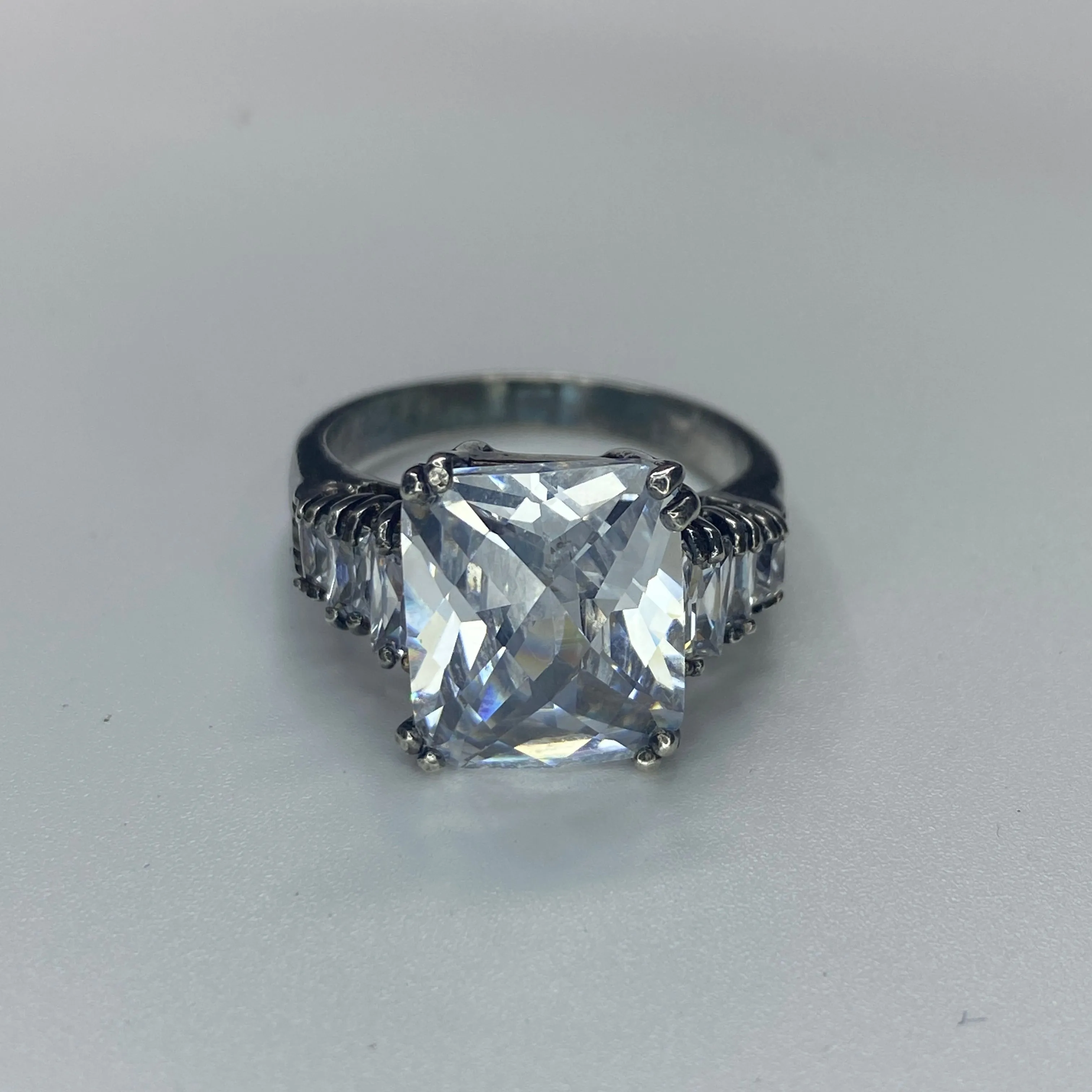 Product image for A322 Gorgeous Rectangle 6 Clear Gemstone Silver Tone Ring.
