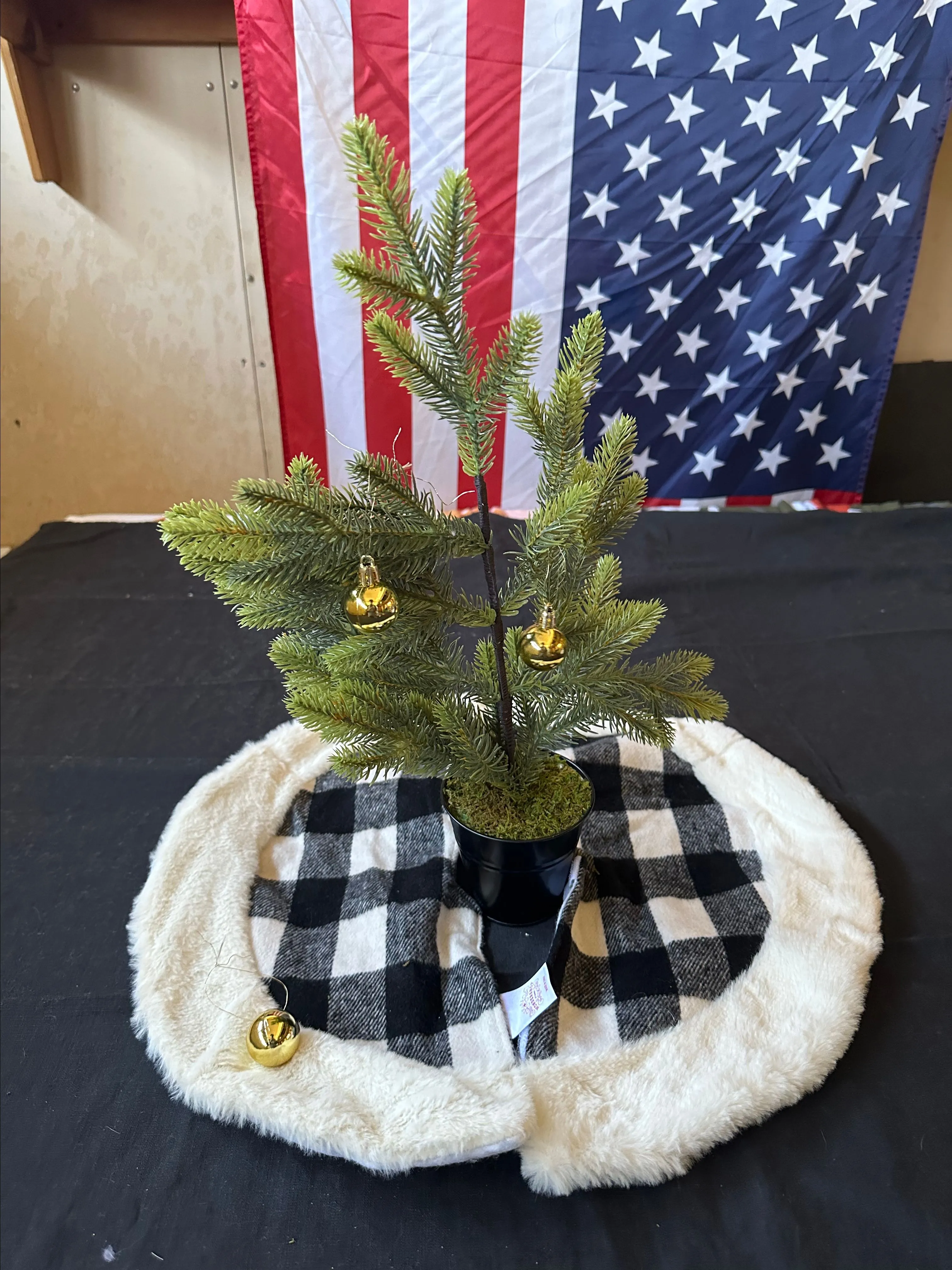 Product image for Mini ChristmasTree with base