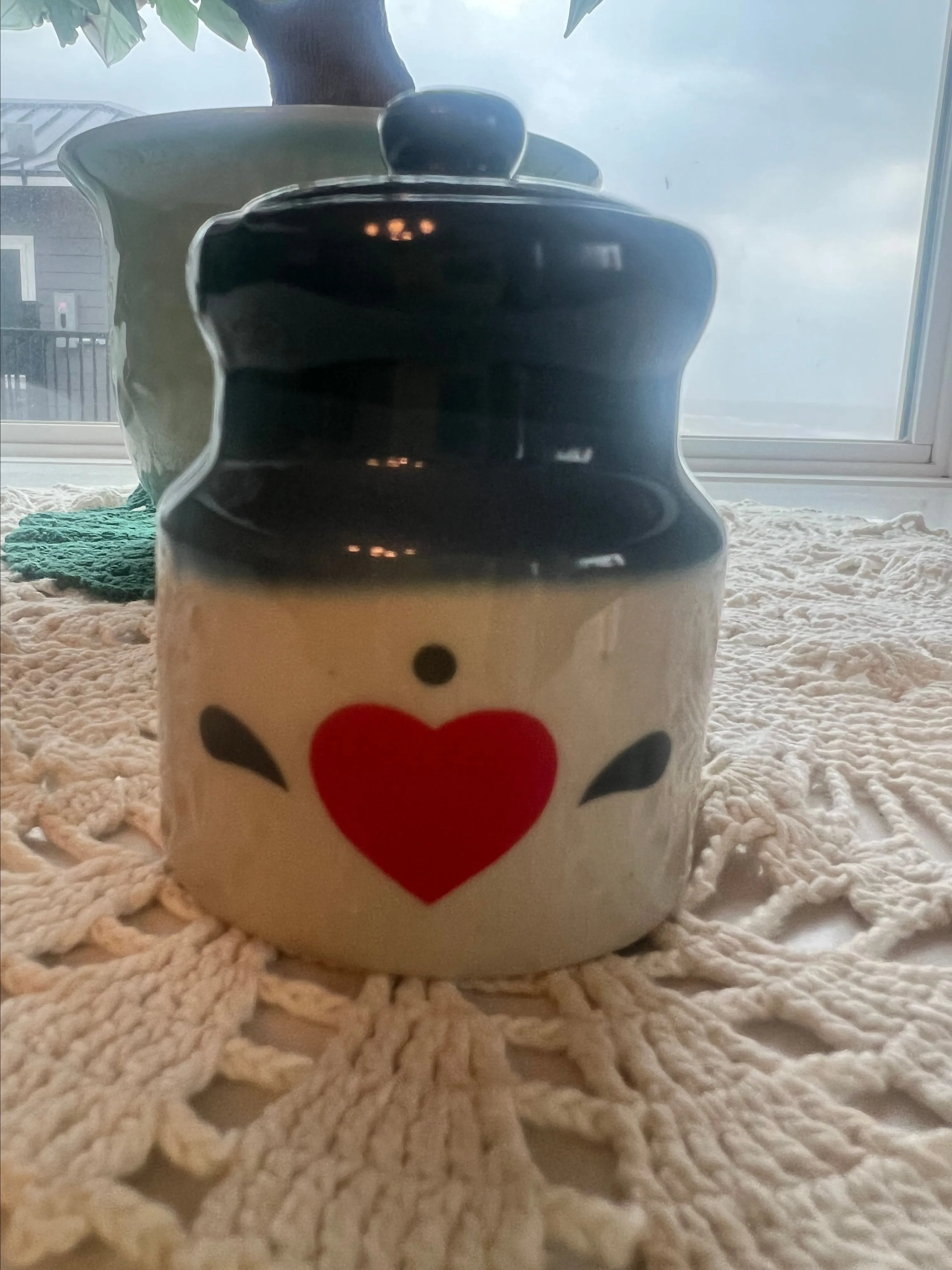 Product image for Tiny ceramic stash jar.. blue with hearts