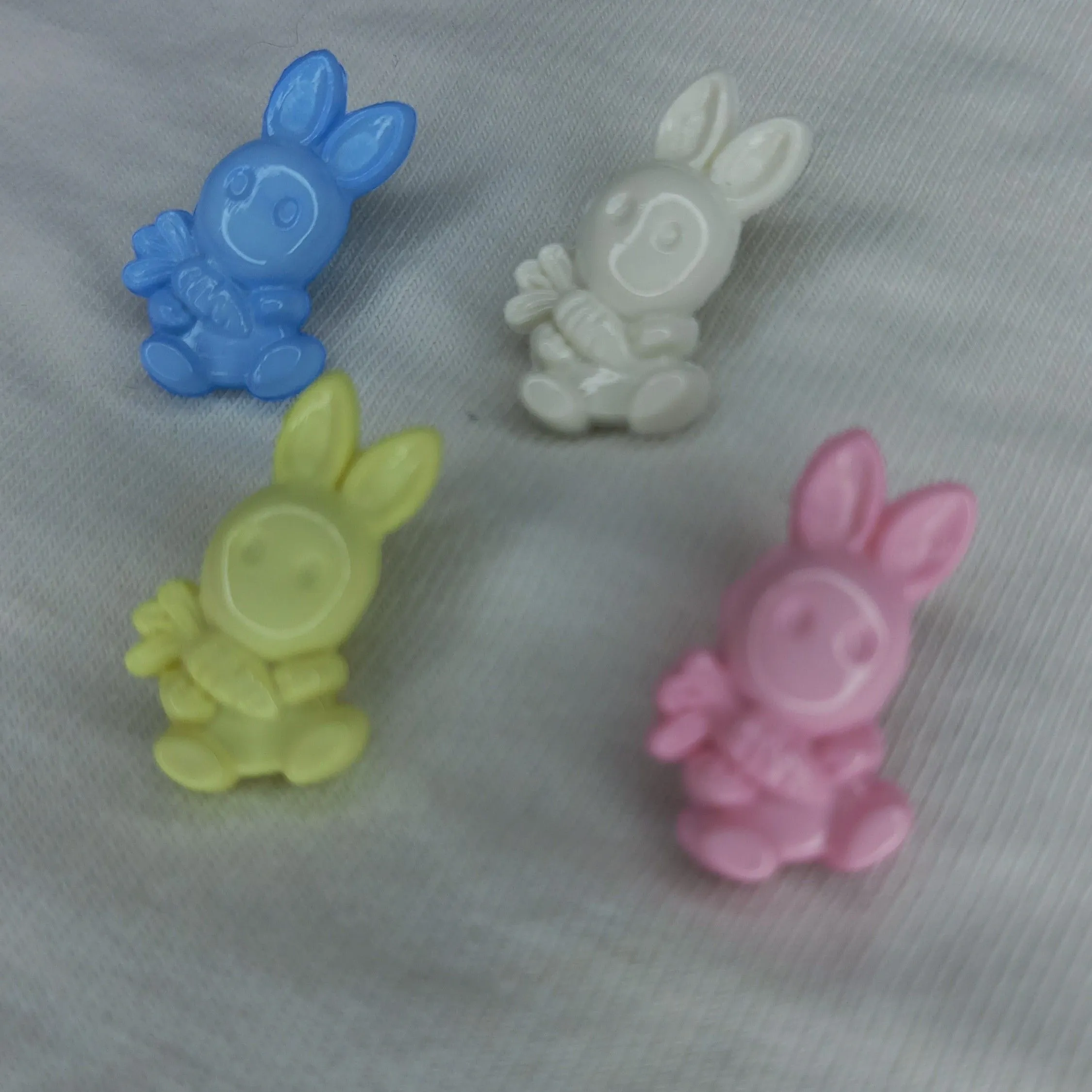 Product image for 5 Yellow Rabbit Shape Shank Buttons